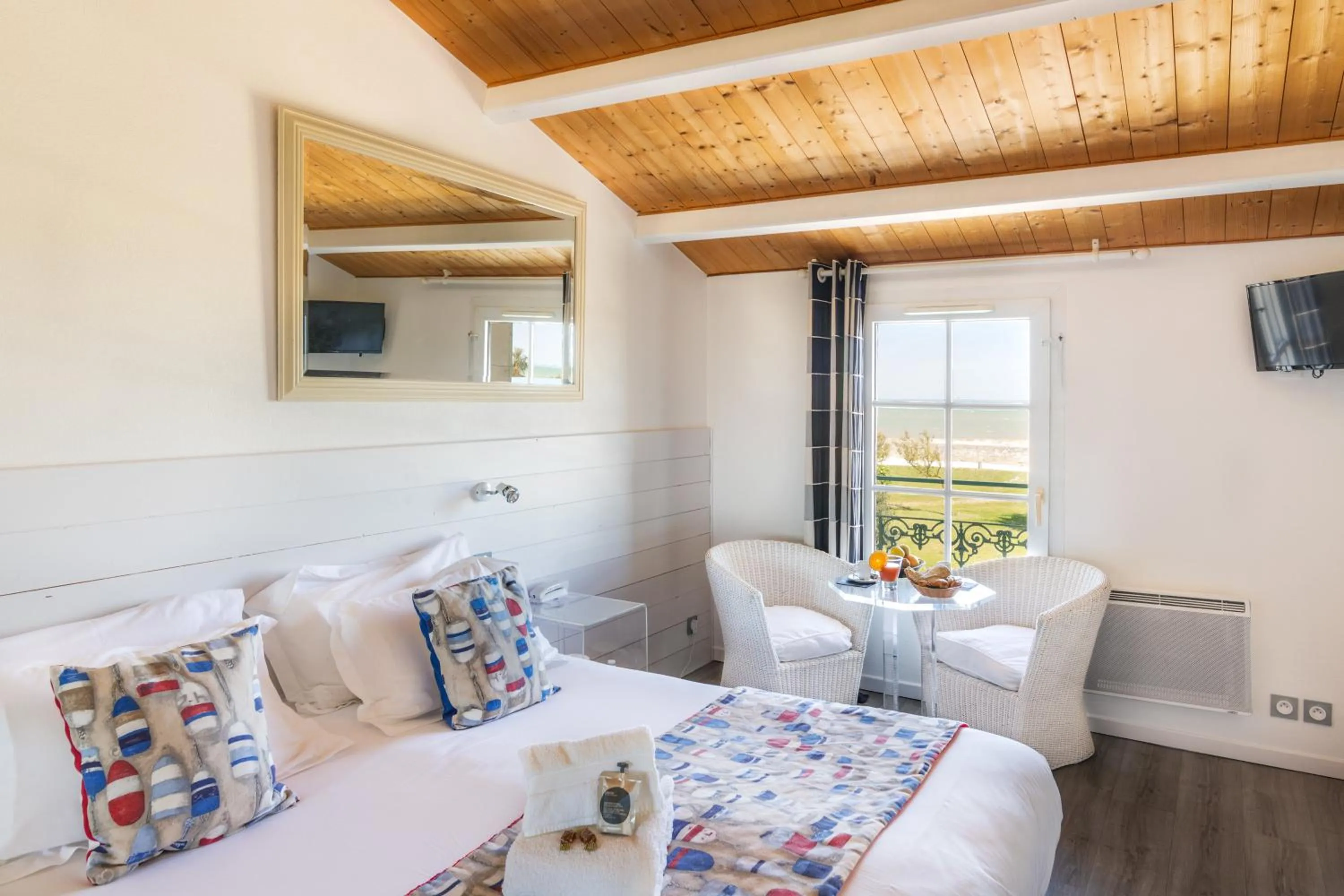 Photo of the whole room, Bed in Le Clos Du GALION - Ile de Ré