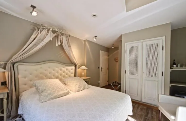 Bedroom, Bed in Hotel Saint-Amour