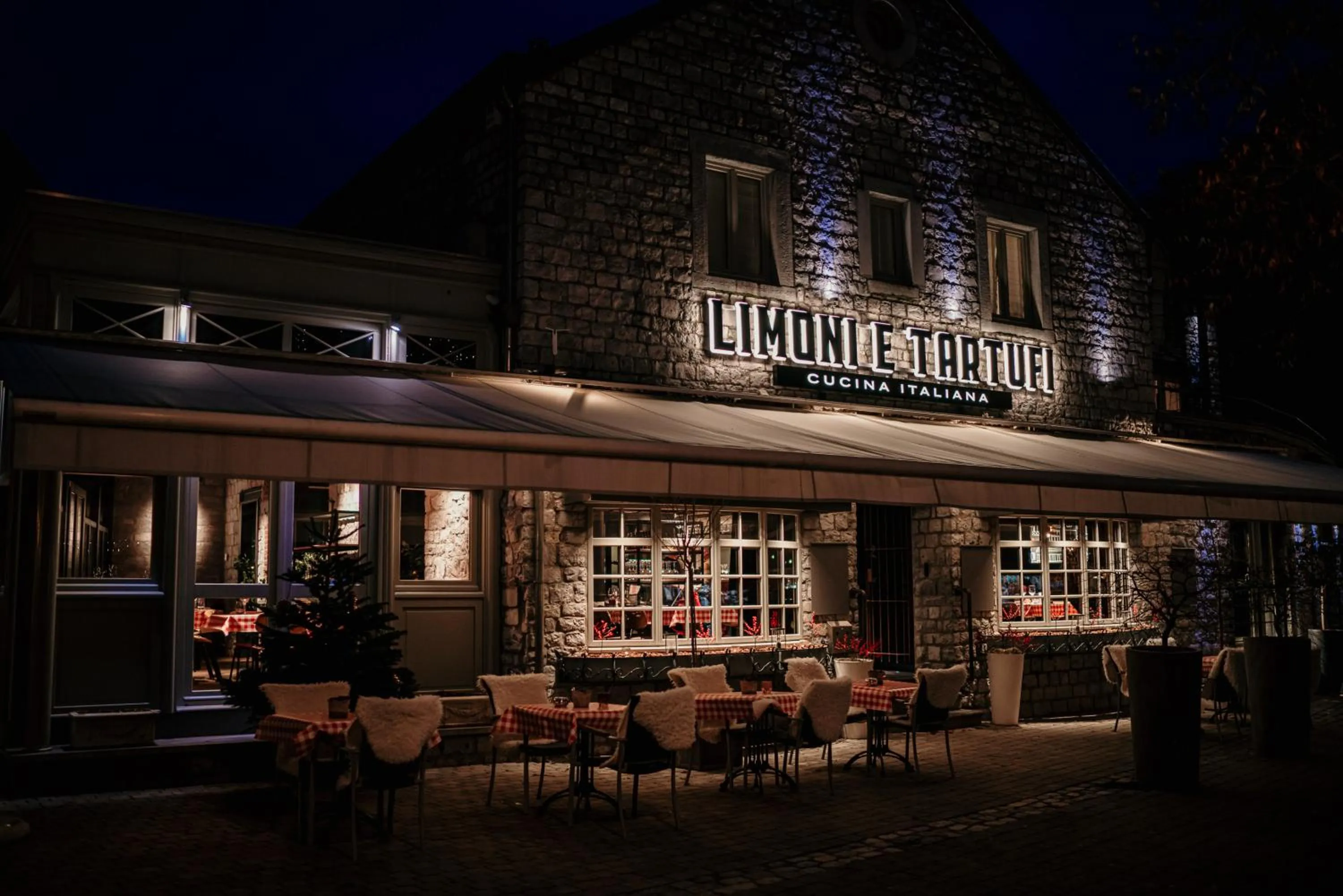 Property building in Hotel Saint-Amour