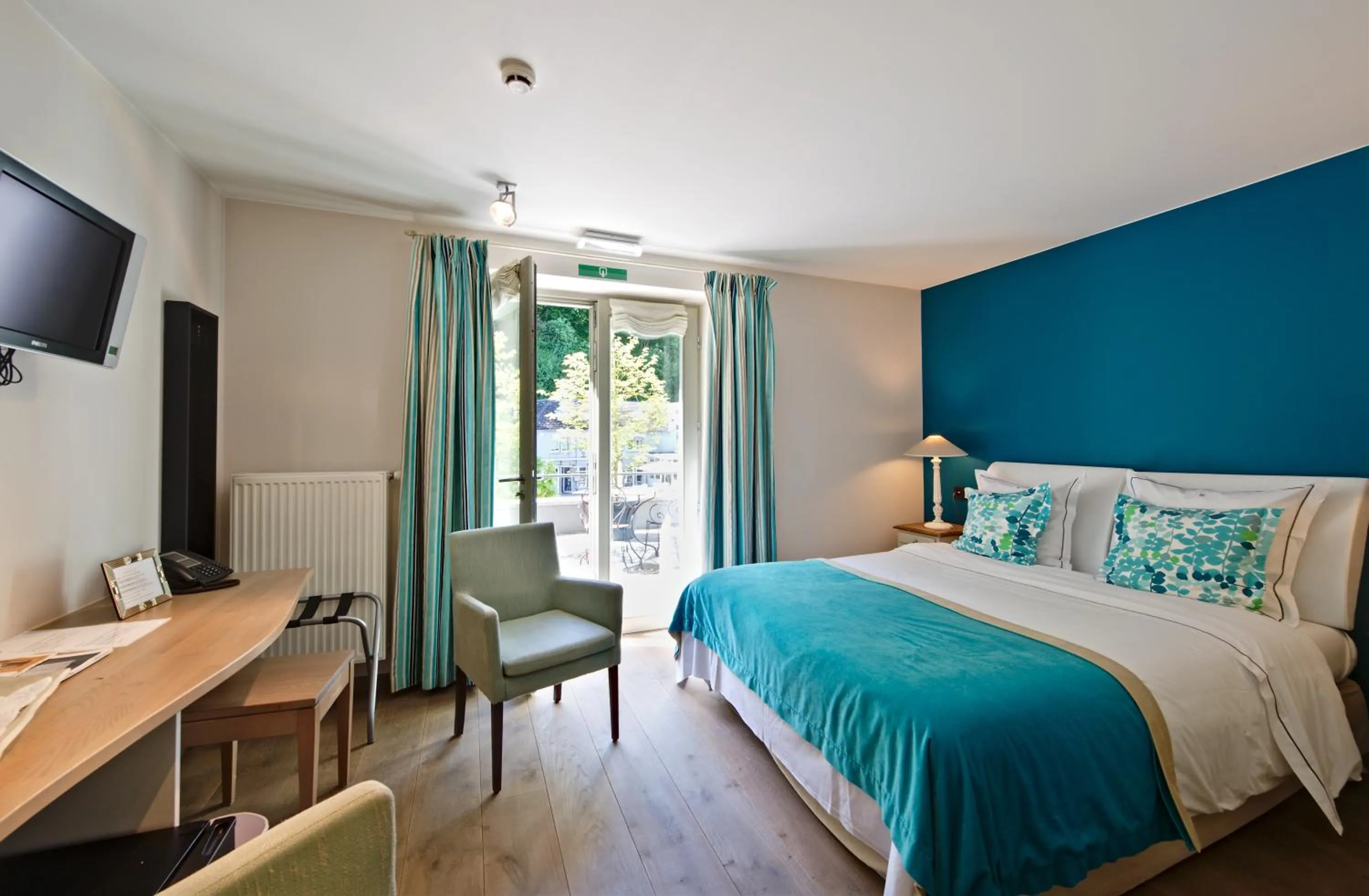 Photo of the whole room, Bed in Hotel Saint-Amour