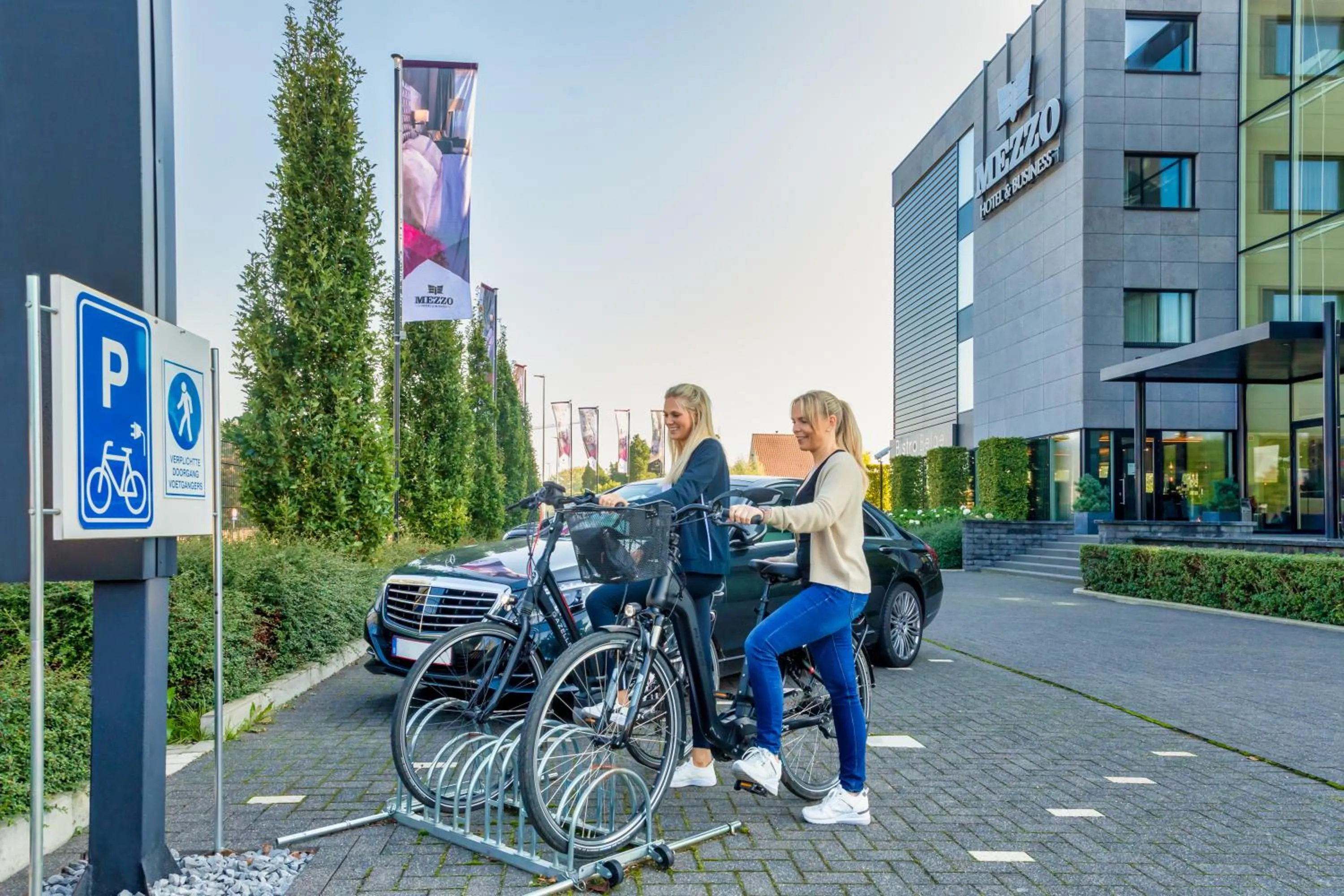 Parking in Mezzo Hotel & Business
