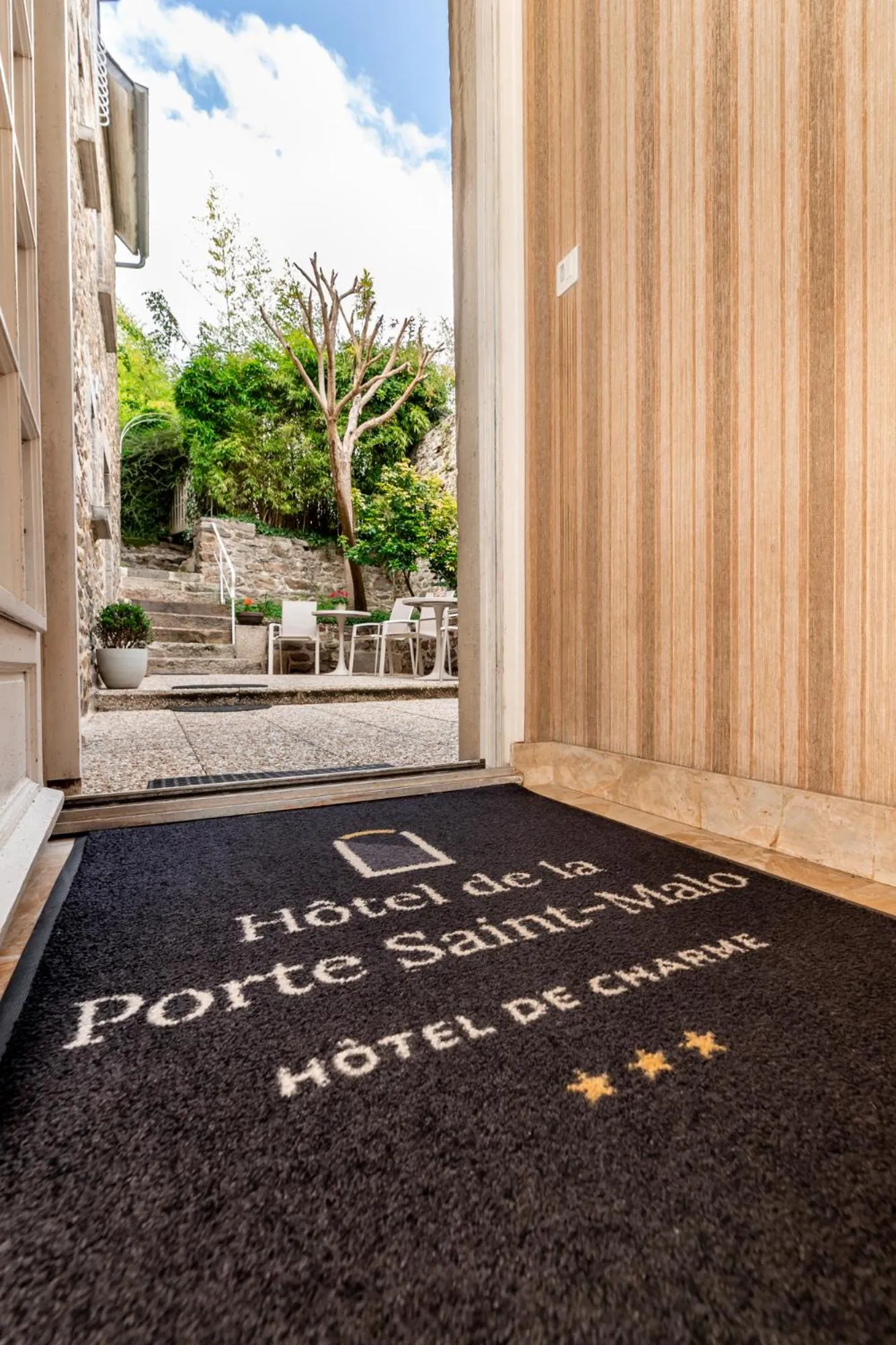 Property logo or sign in Demeures & Châteaux - Hôtel de la porte Saint-Malo - DINAN