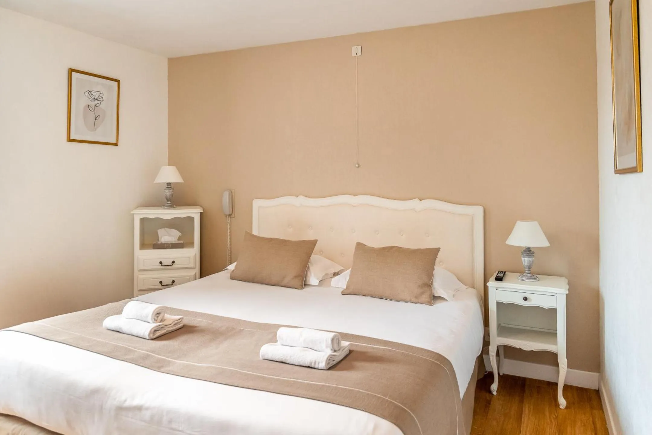 Bed in Demeures & Châteaux - Hôtel de la porte Saint-Malo - DINAN