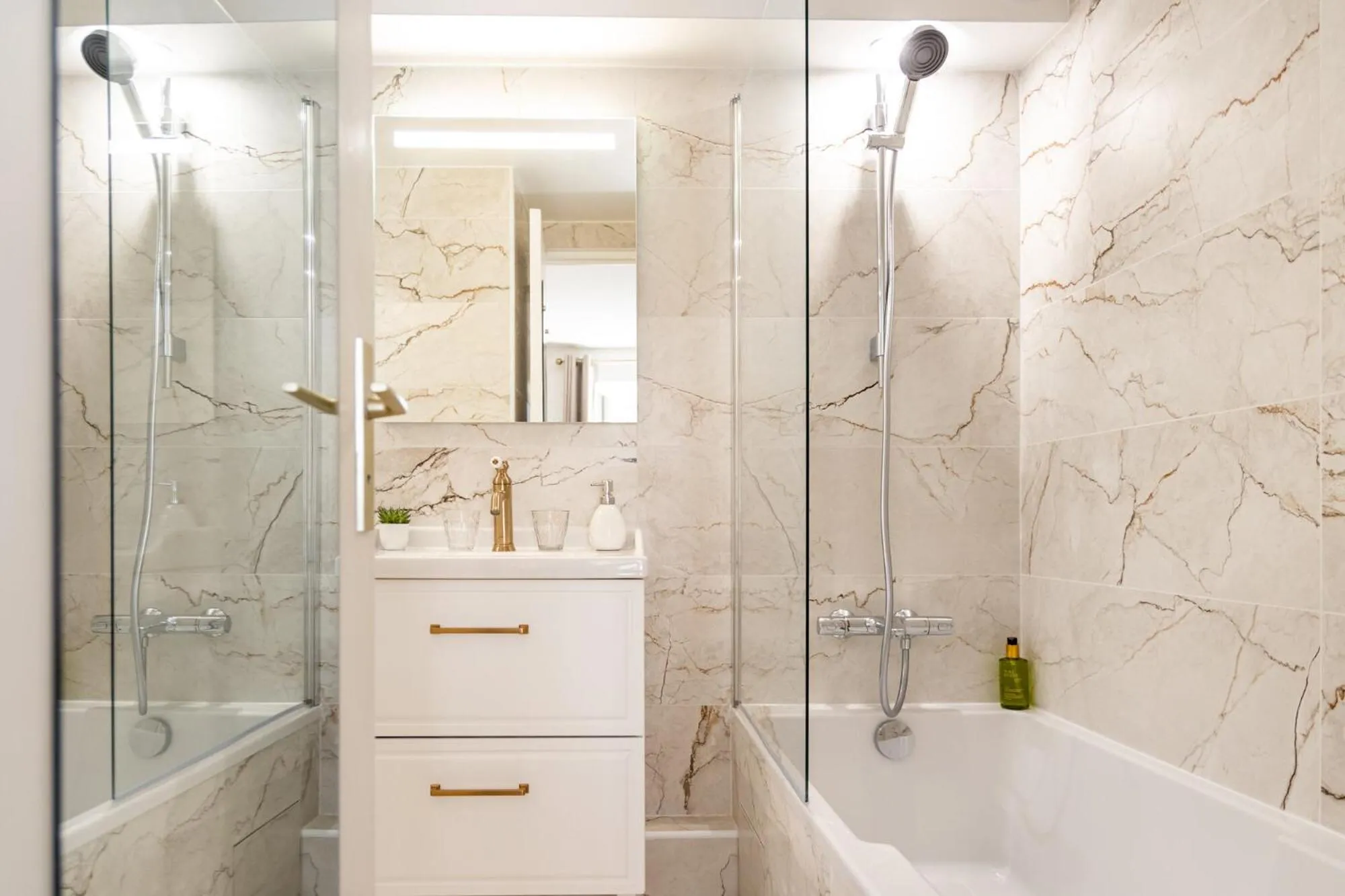 Bathroom in Demeures & Châteaux - Hôtel de la porte Saint-Malo - DINAN