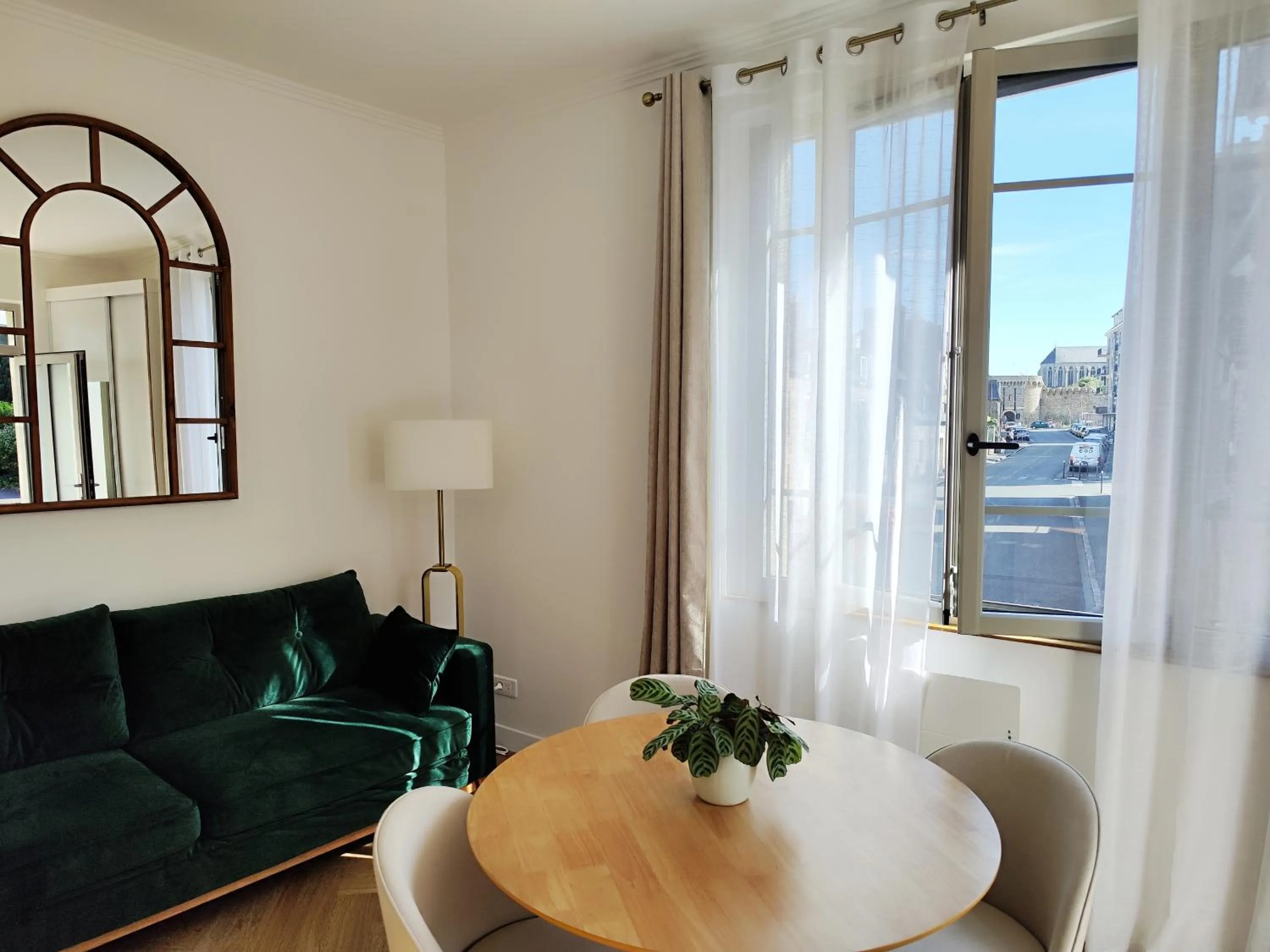 Living room in Demeures & Châteaux - Hôtel de la porte Saint-Malo - DINAN