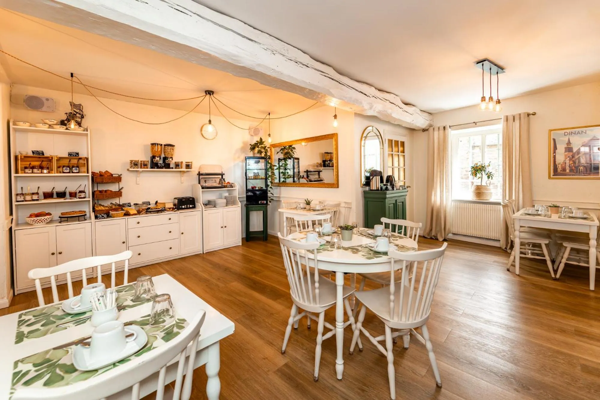 Breakfast in Demeures & Châteaux - Hôtel de la porte Saint-Malo - DINAN