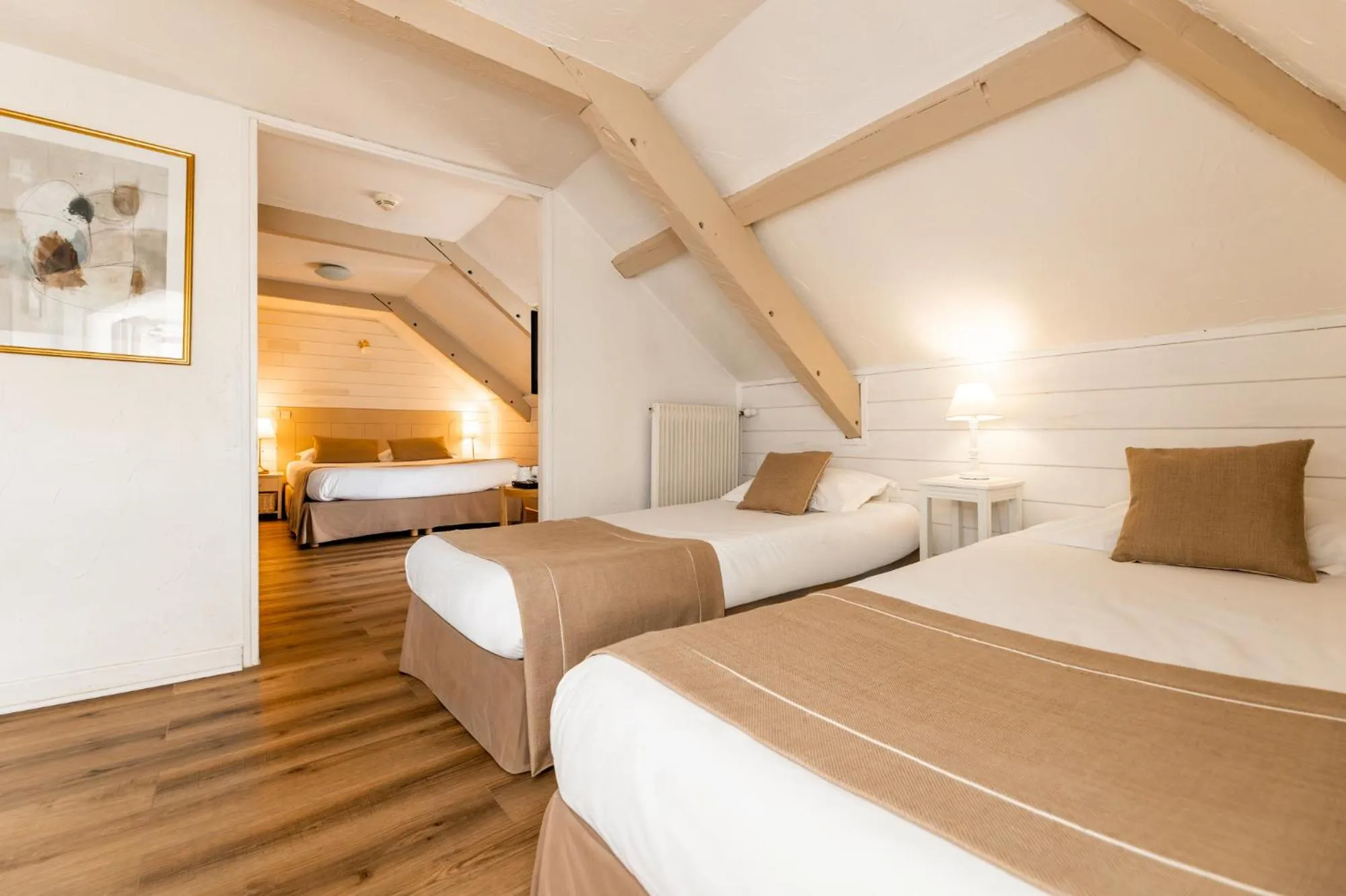 Bed in Demeures & Châteaux - Hôtel de la porte Saint-Malo - DINAN