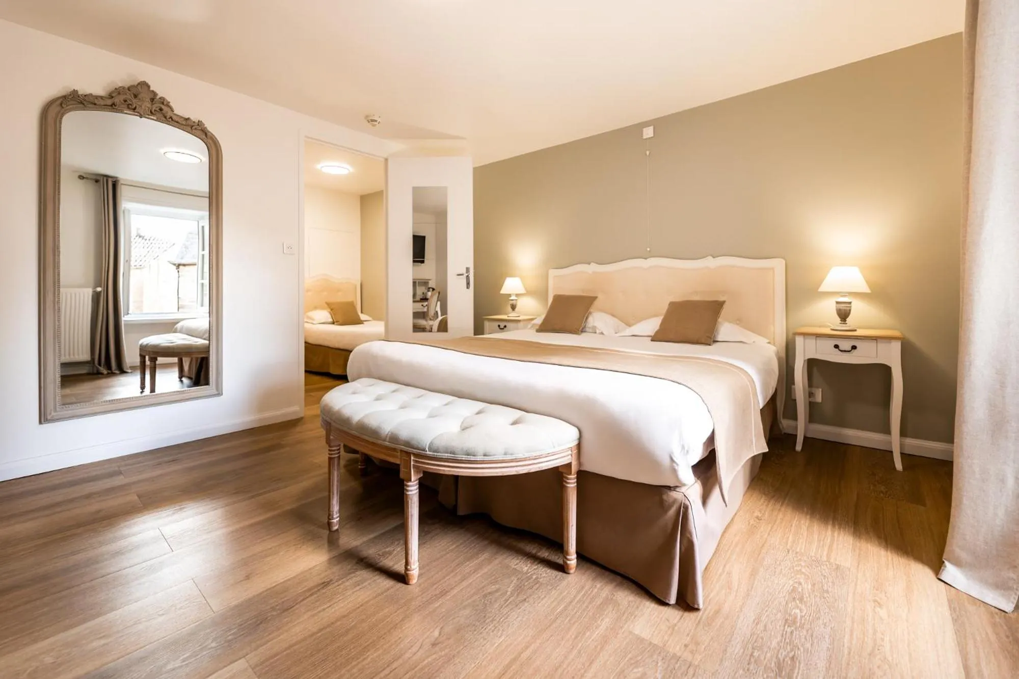 Bed in Demeures & Châteaux - Hôtel de la porte Saint-Malo - DINAN