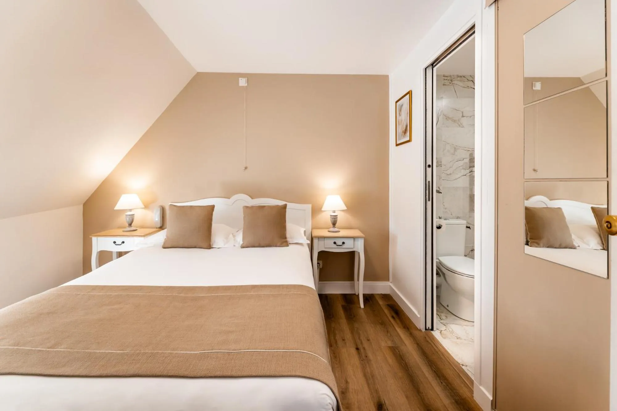 Bed in Demeures & Châteaux - Hôtel de la porte Saint-Malo - DINAN