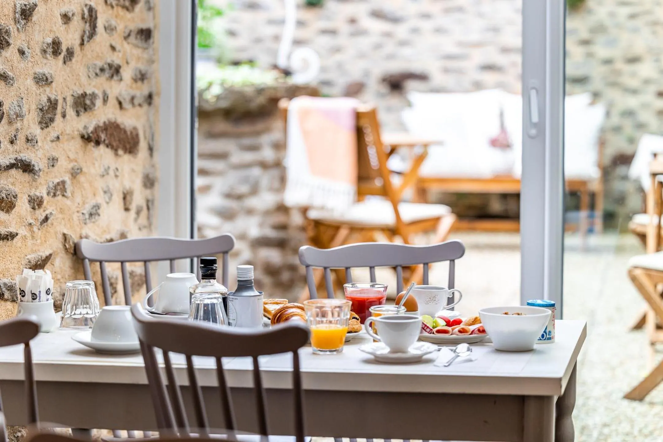 Breakfast in Demeures & Châteaux - Hôtel de la porte Saint-Malo - DINAN