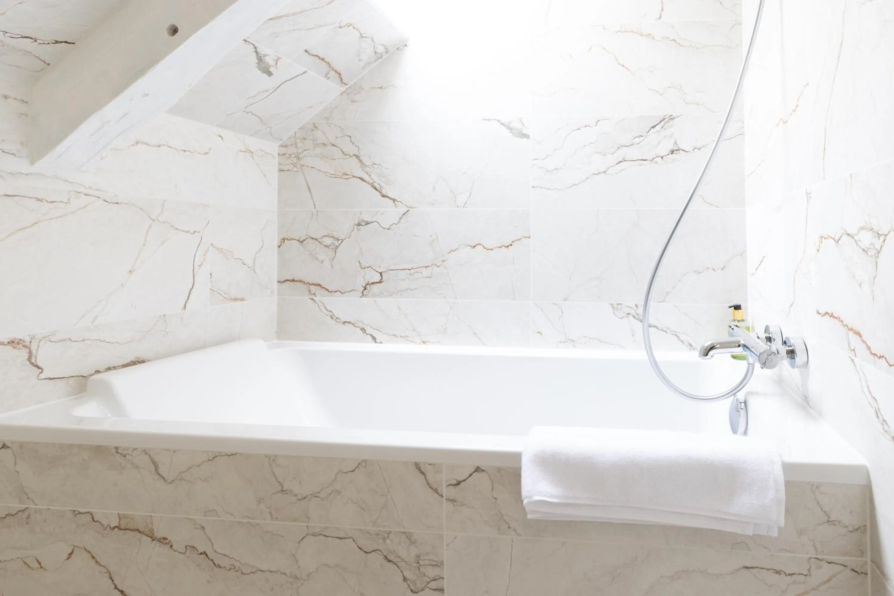 Bathroom in Demeures & Châteaux - Hôtel de la porte Saint-Malo - DINAN