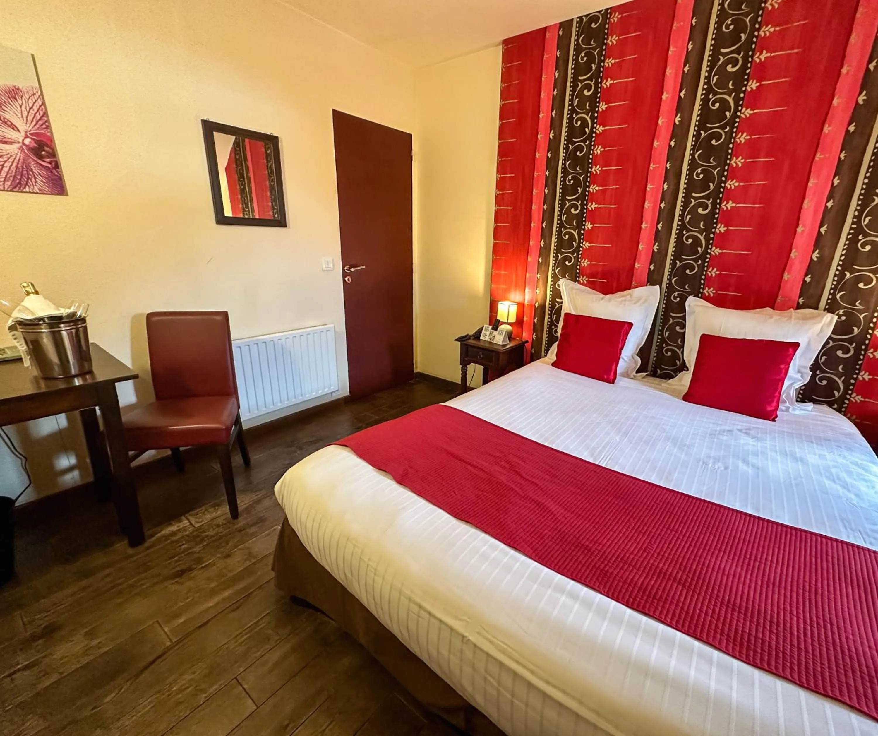 Bedroom, Bed in Logis Hôtel Le Manoir Des Portes