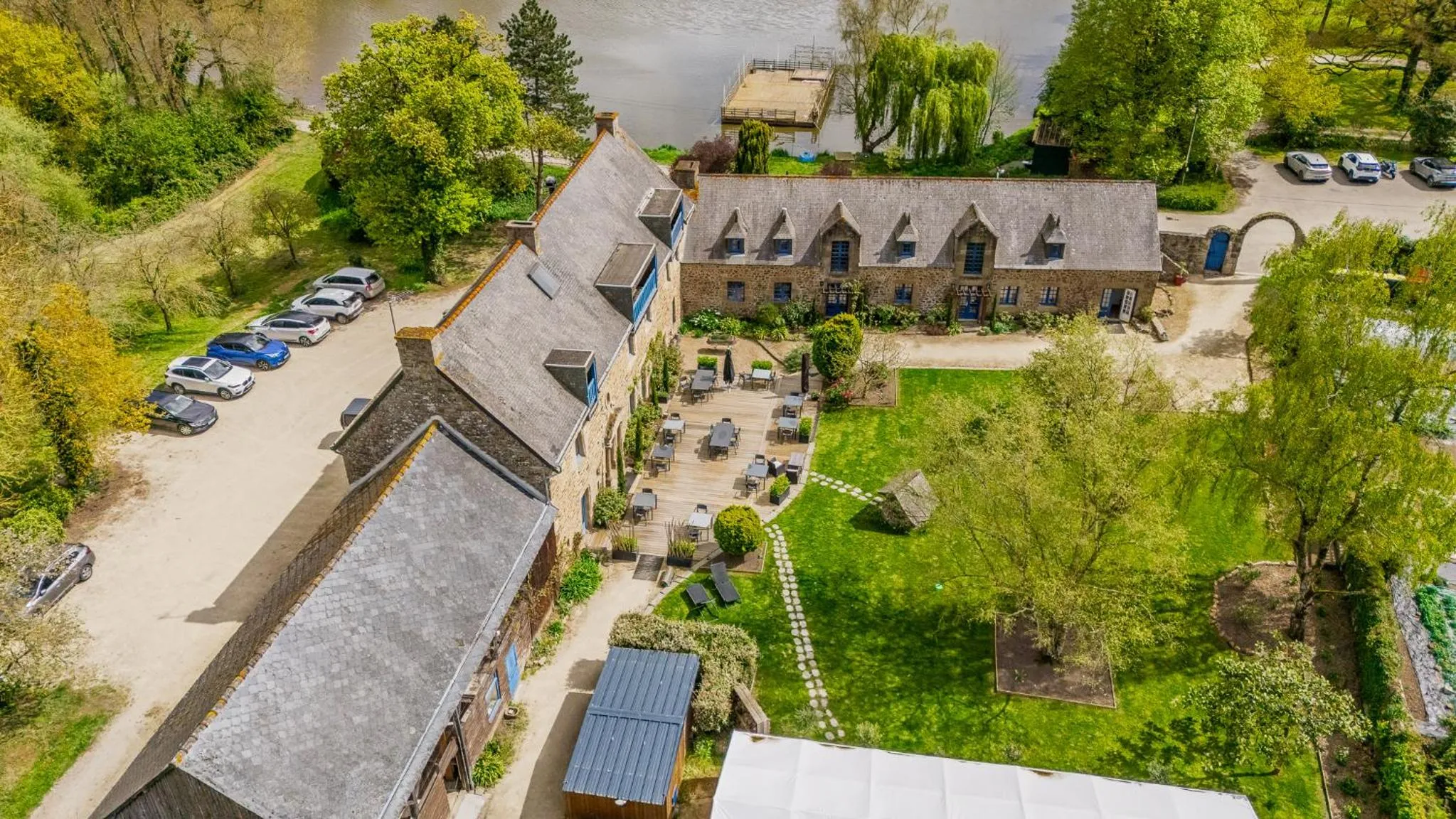 Garden in Logis Hôtel Le Manoir Des Portes