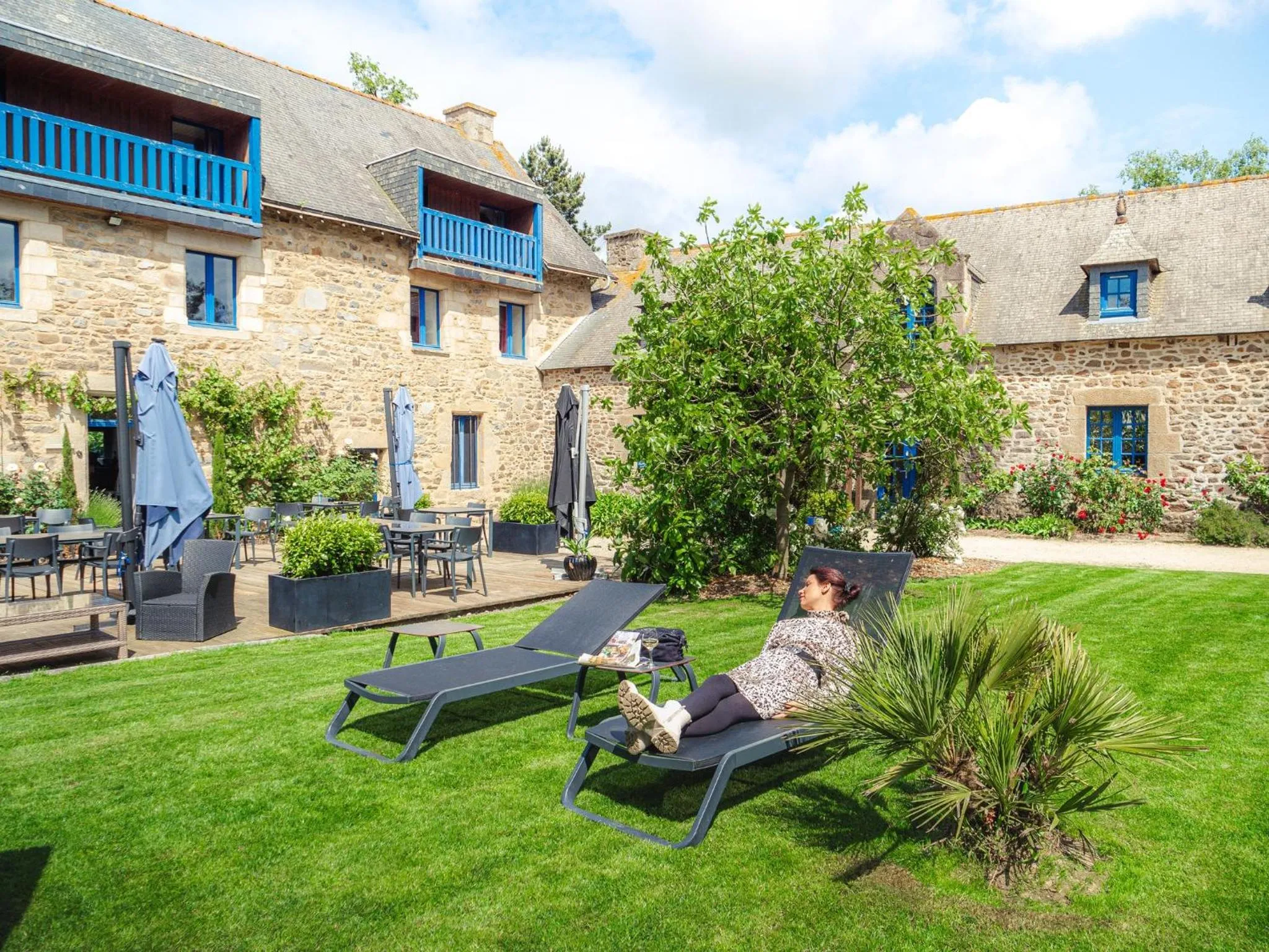 People in Logis Hôtel Le Manoir Des Portes