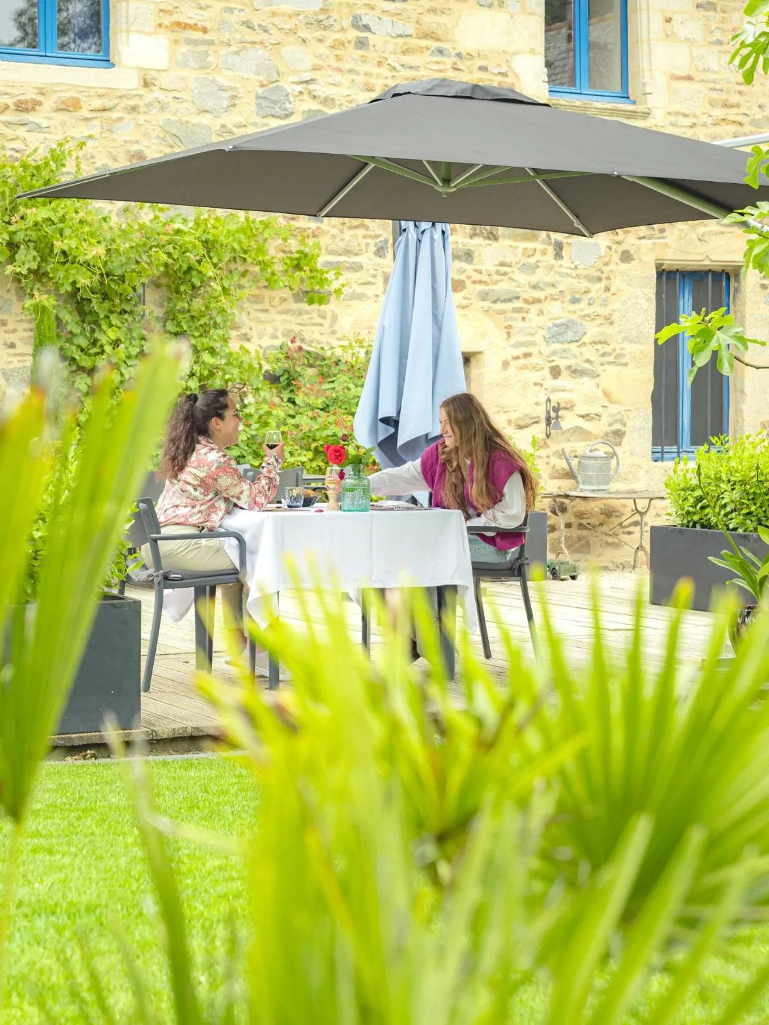 Patio in Logis Hôtel Le Manoir Des Portes