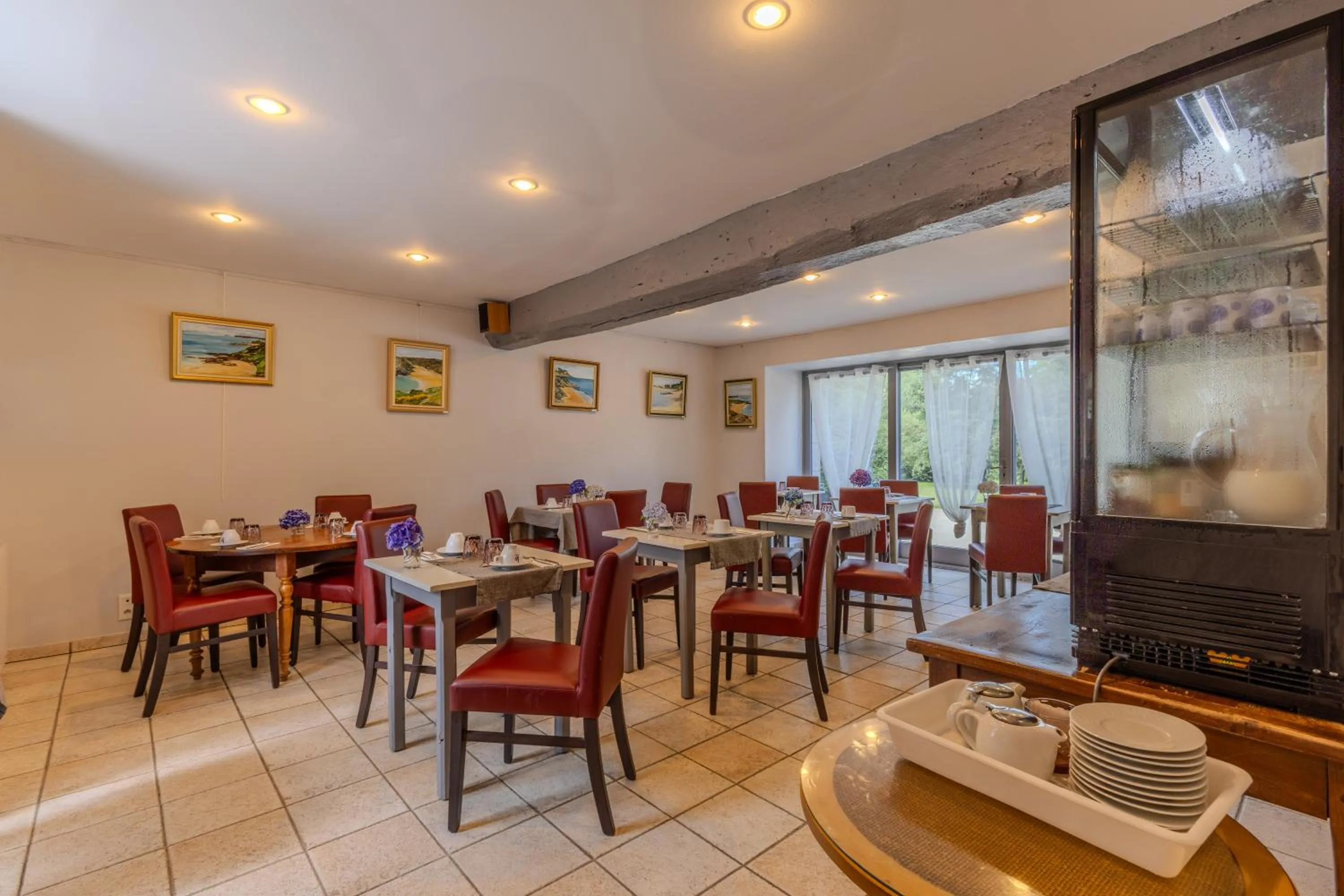 Breakfast in Logis Hôtel Le Manoir Des Portes