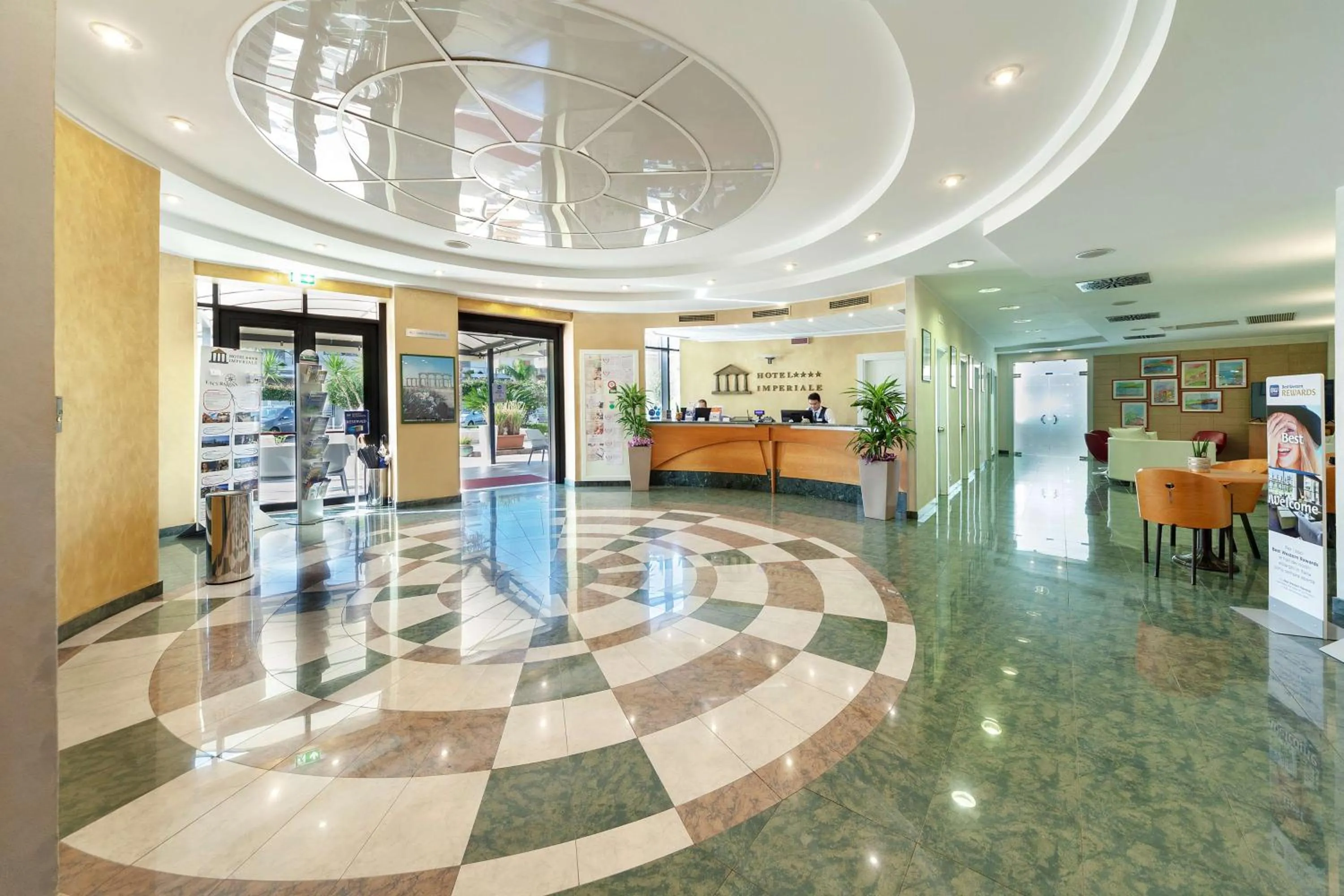 Lobby or reception in Best Western Hotel Imperiale
