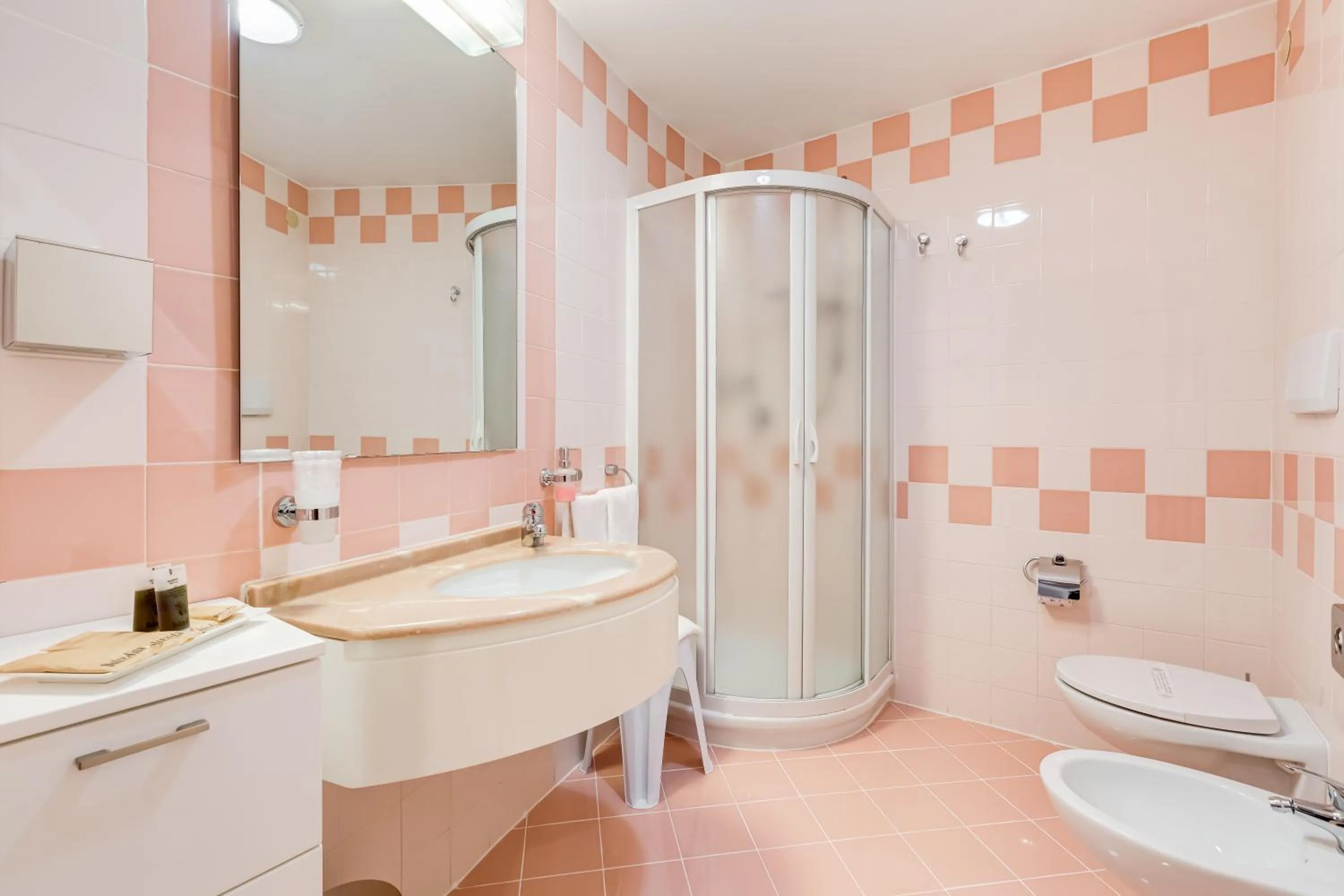 Shower in Best Western Hotel Imperiale