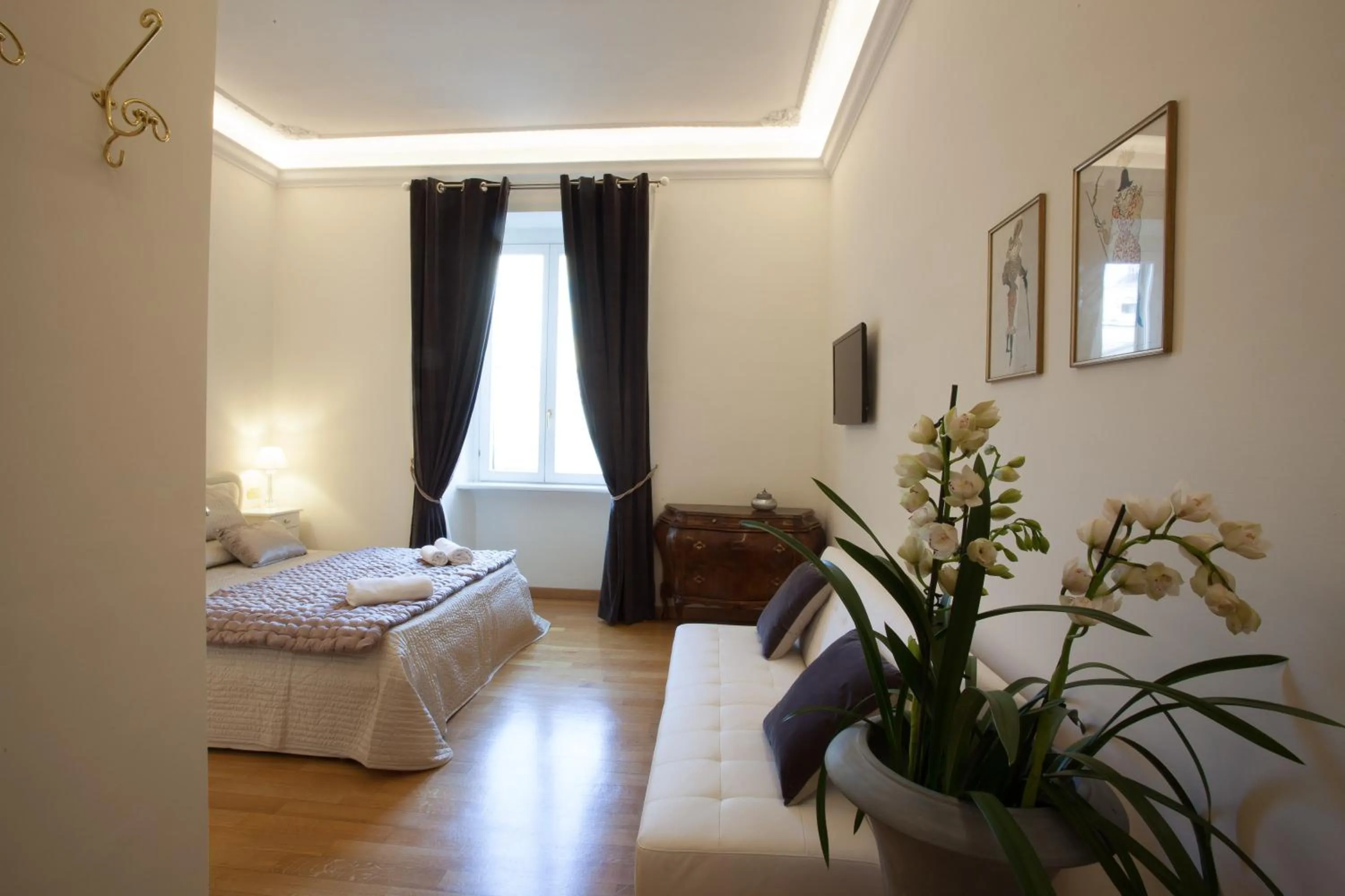 Photo of the whole room, Bed in InnsideRome