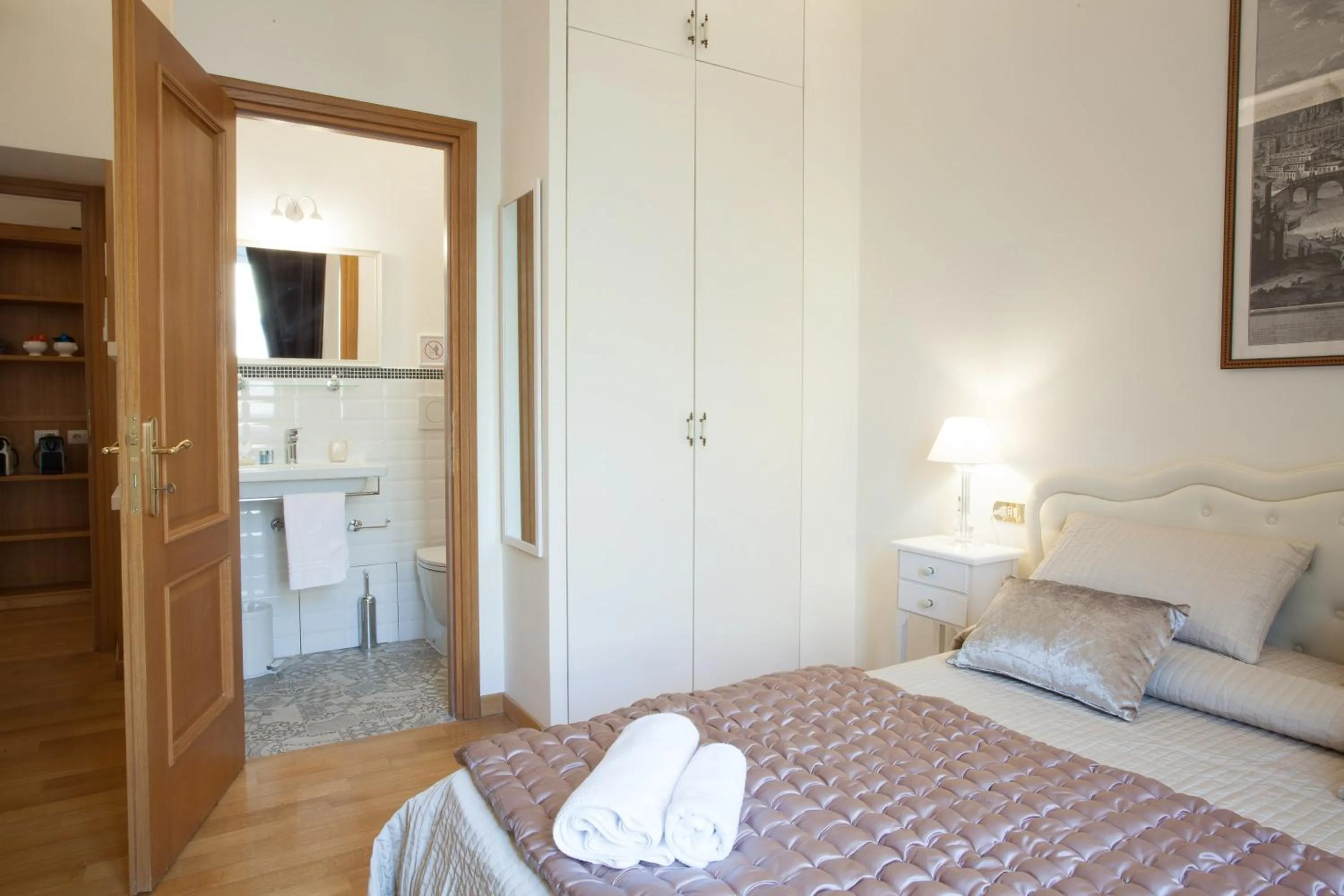 Bedroom, Bed in InnsideRome