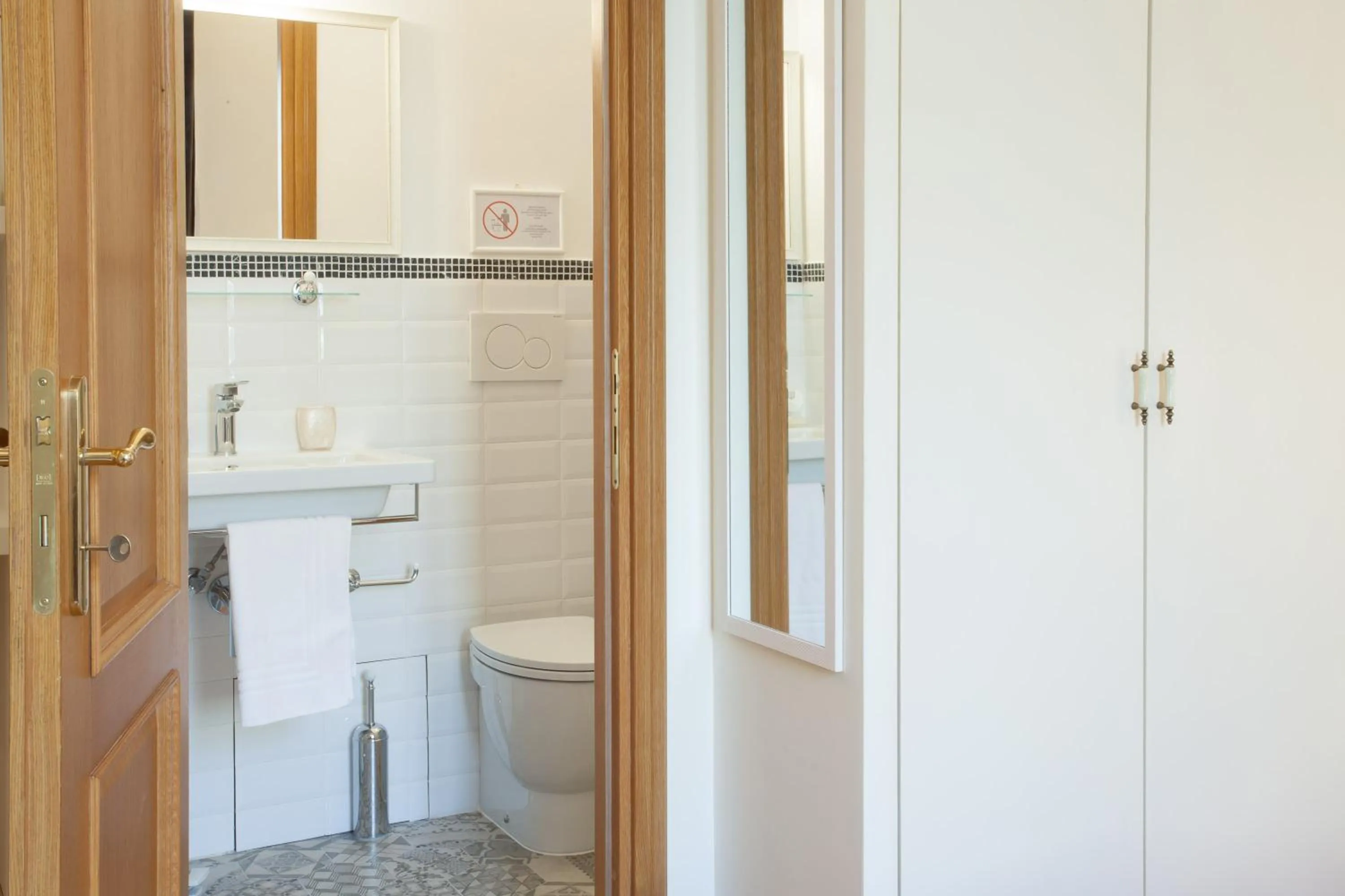 Photo of the whole room in InnsideRome