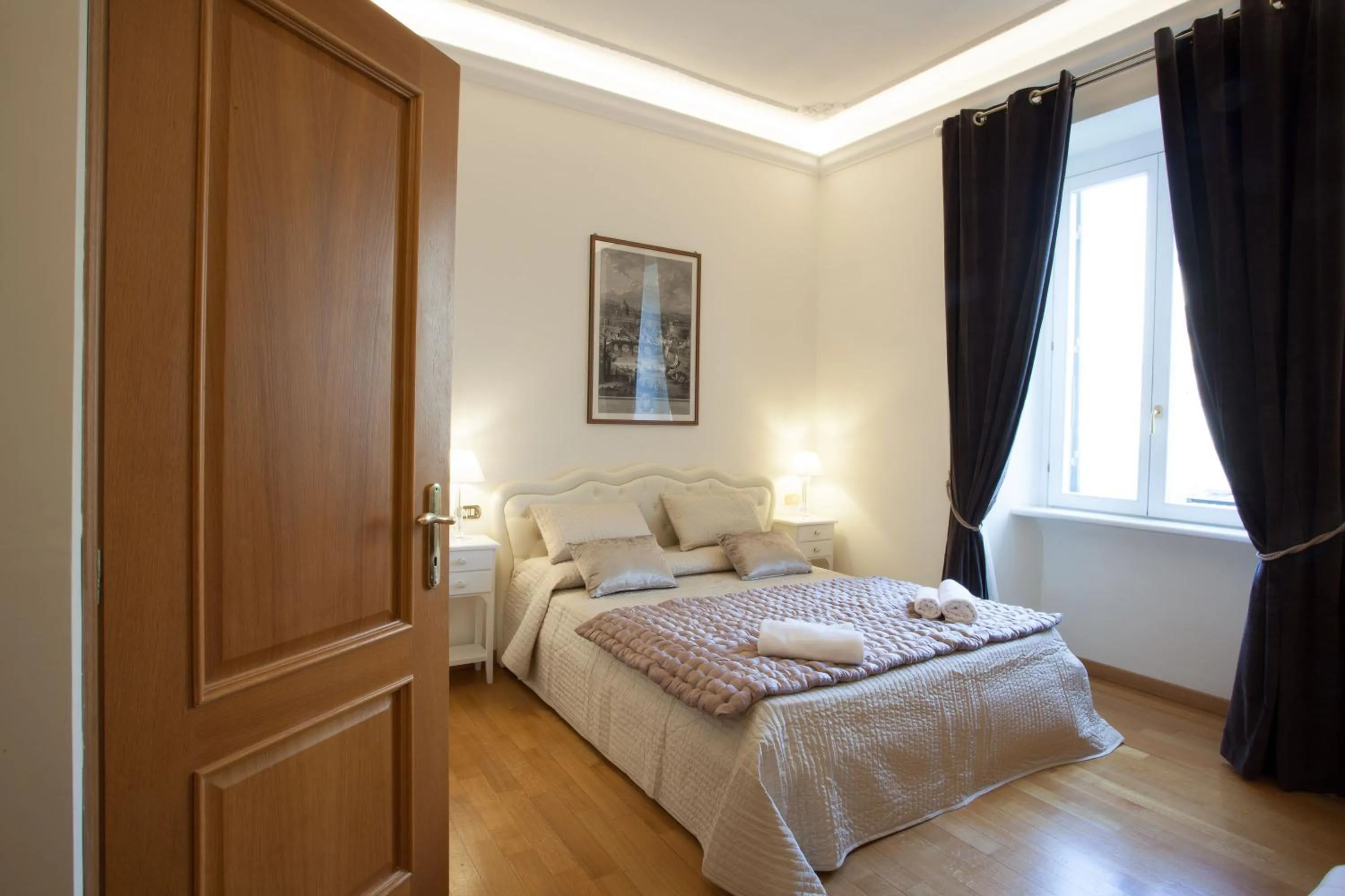 Photo of the whole room, Bed in InnsideRome