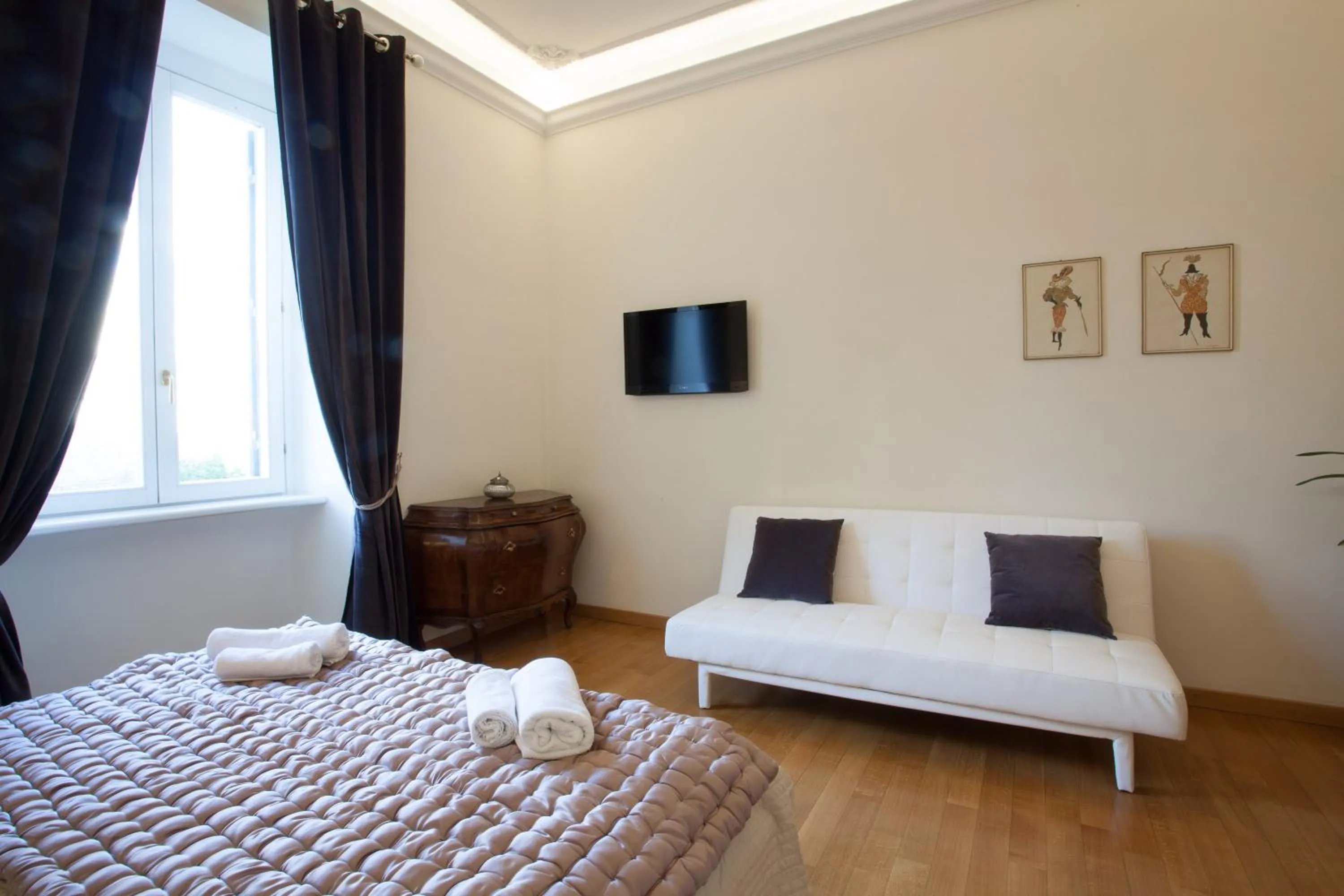 Photo of the whole room, Bed in InnsideRome