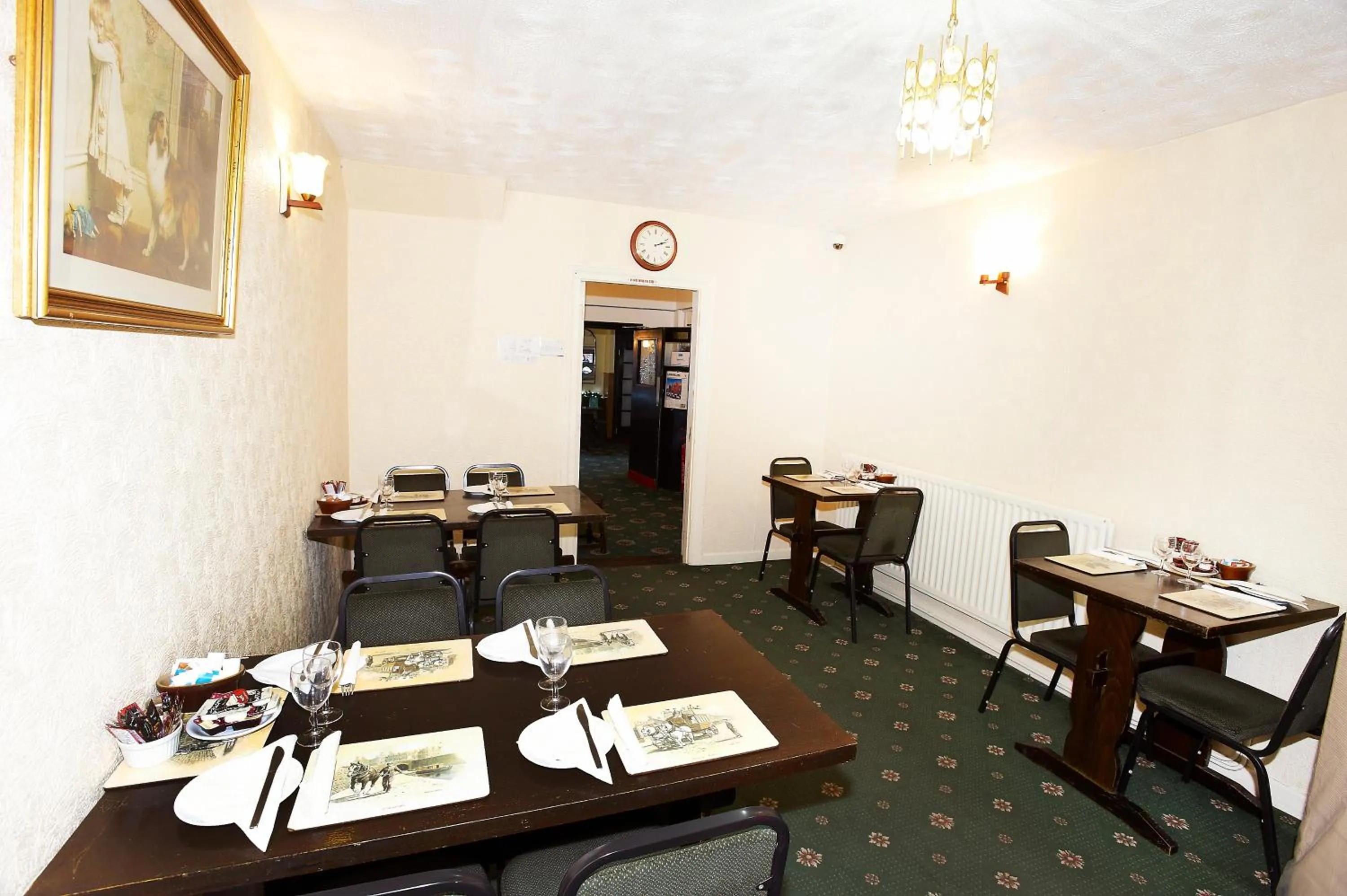 Restaurant/places to eat in The Black Swan Inn