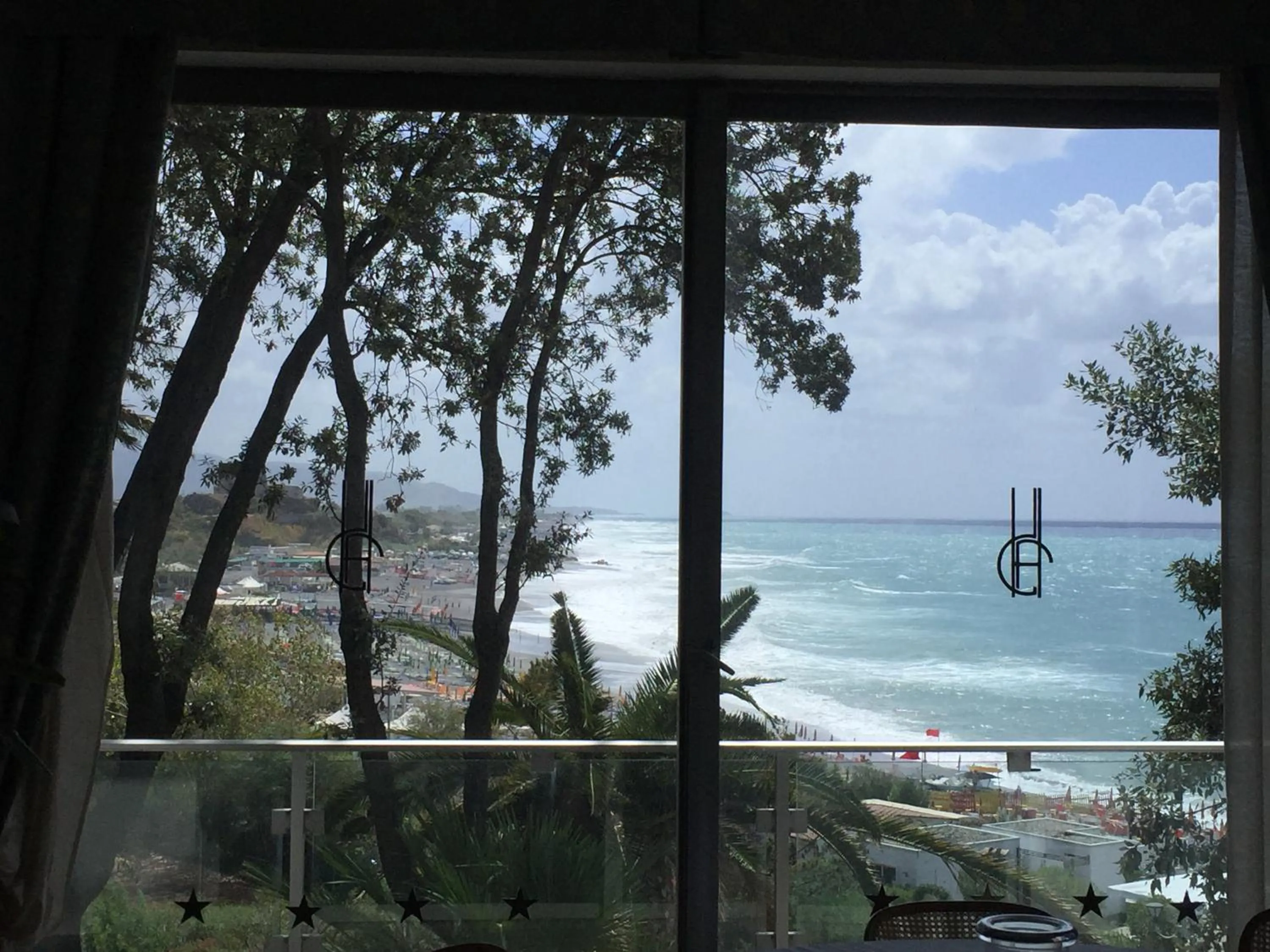 Restaurant/places to eat in Grand Hotel De Rose