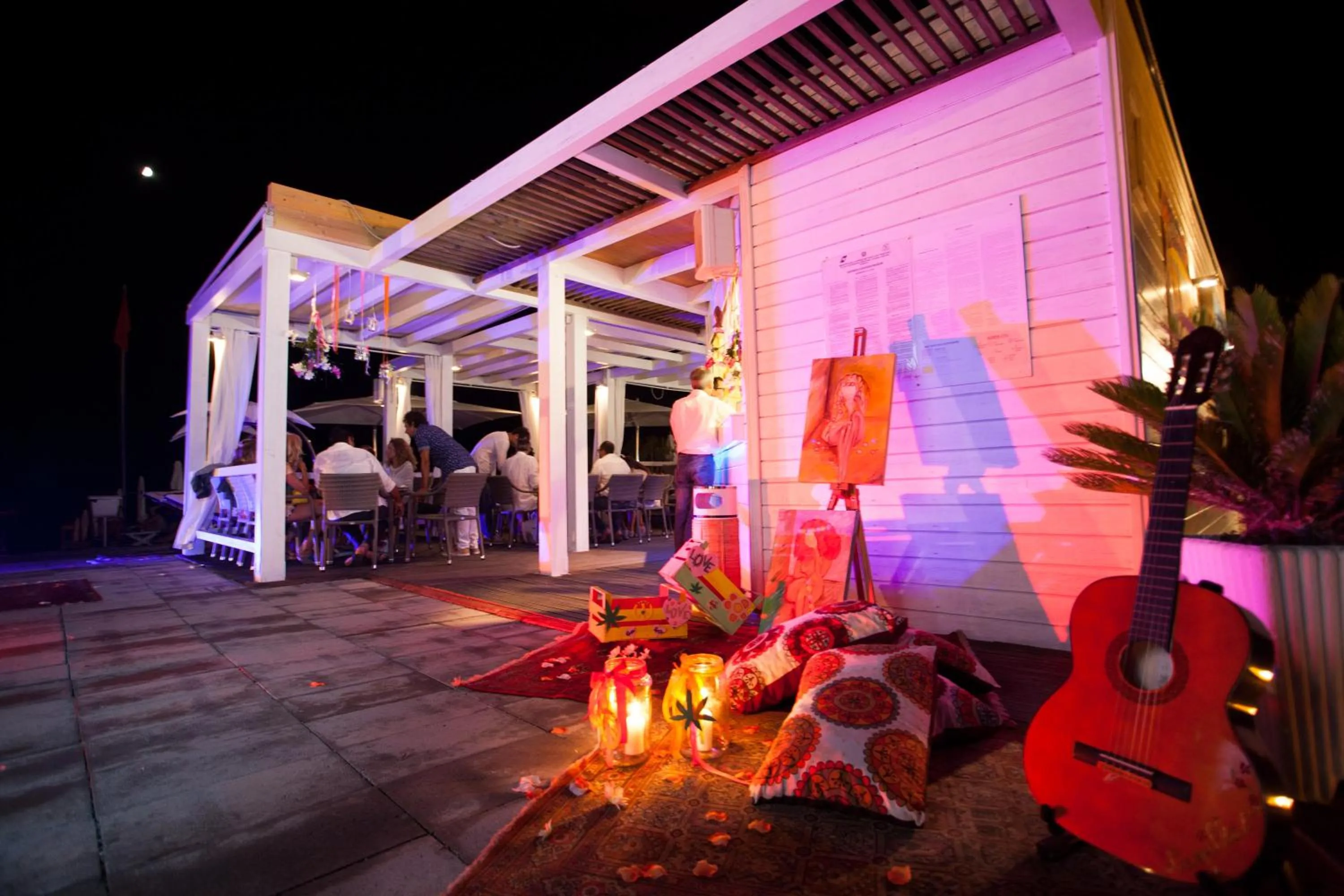 group of guests in Grand Hotel De Rose