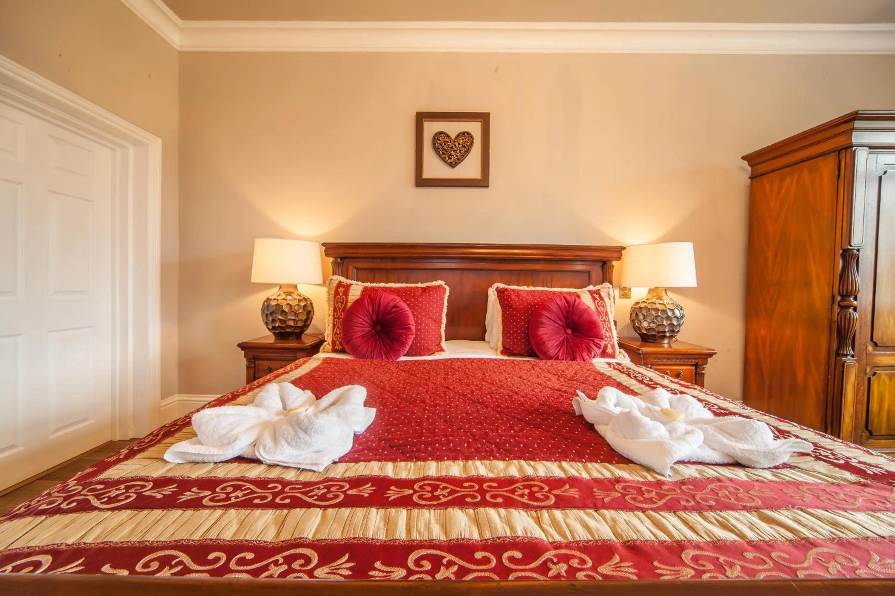 Bedroom, Bed in The Manor at Bickley