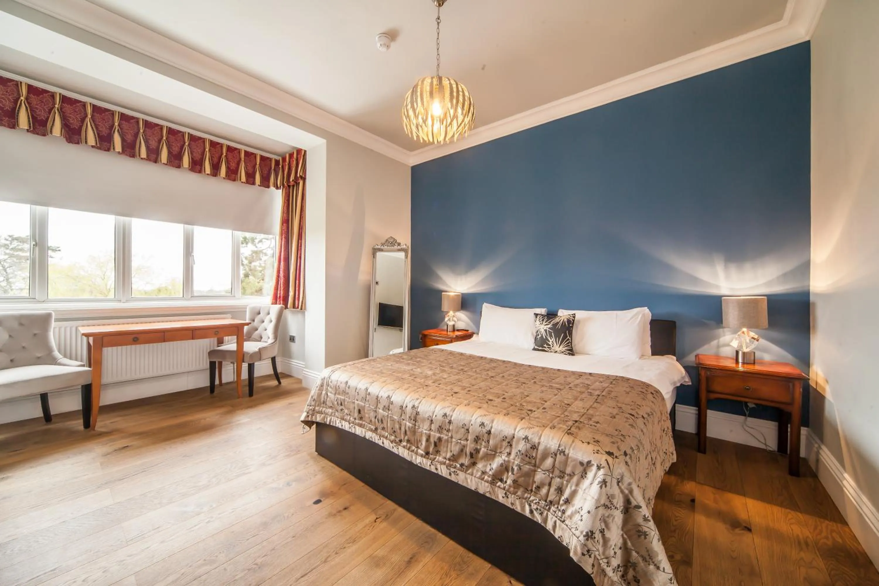 Bedroom, Bed in The Manor at Bickley