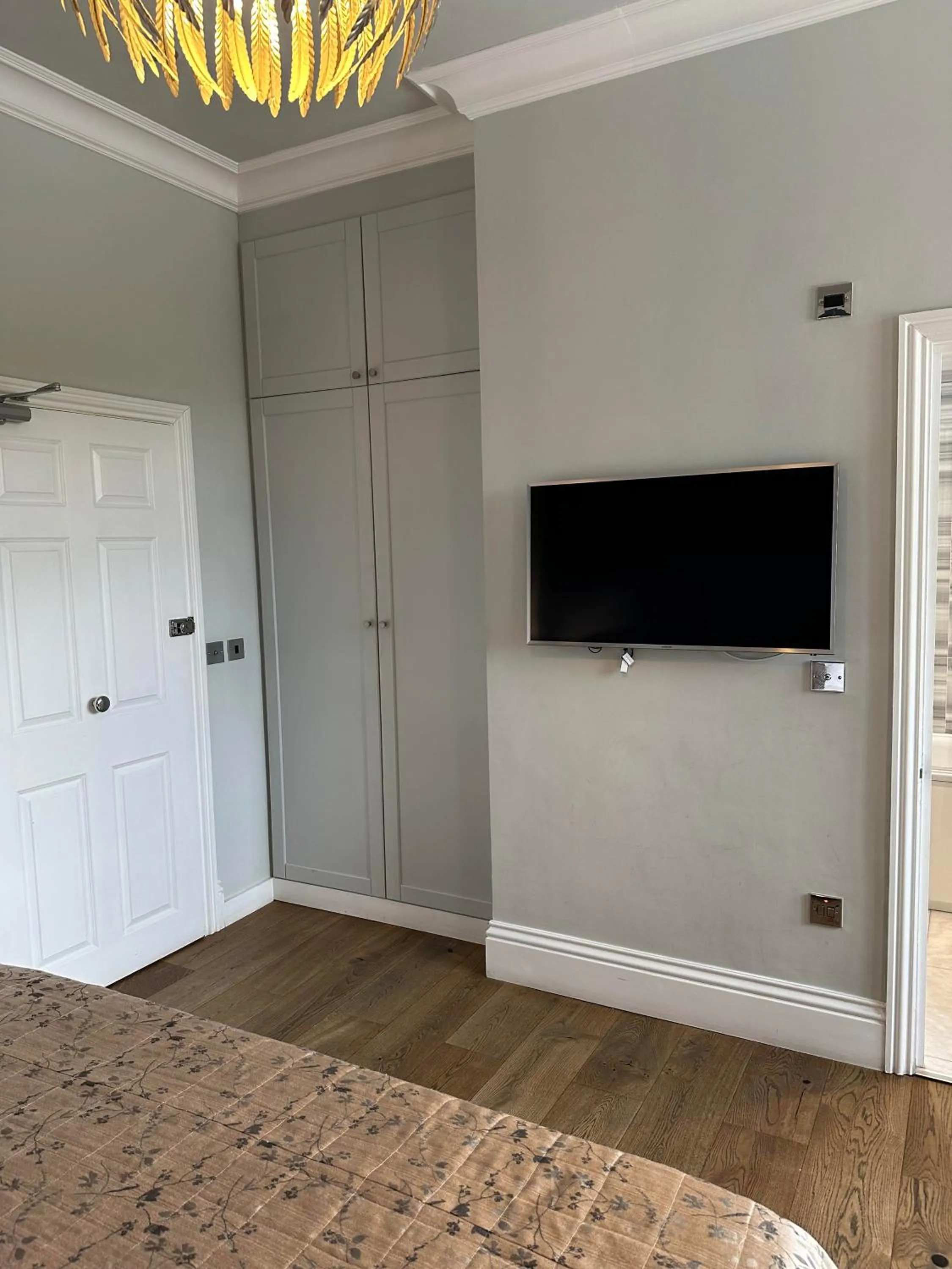 TV and multimedia in The Manor at Bickley