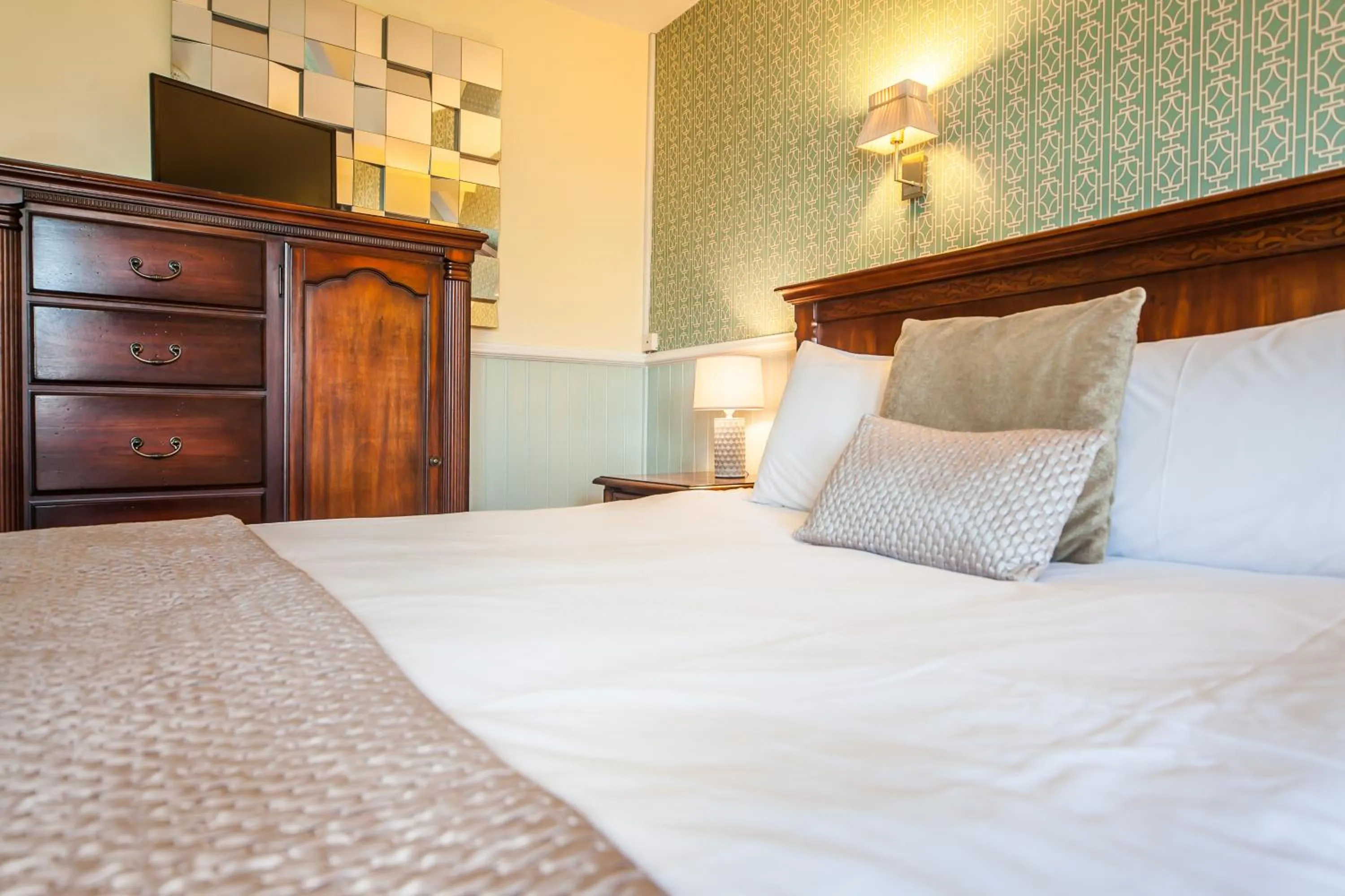 Bedroom, Bed in The Manor at Bickley