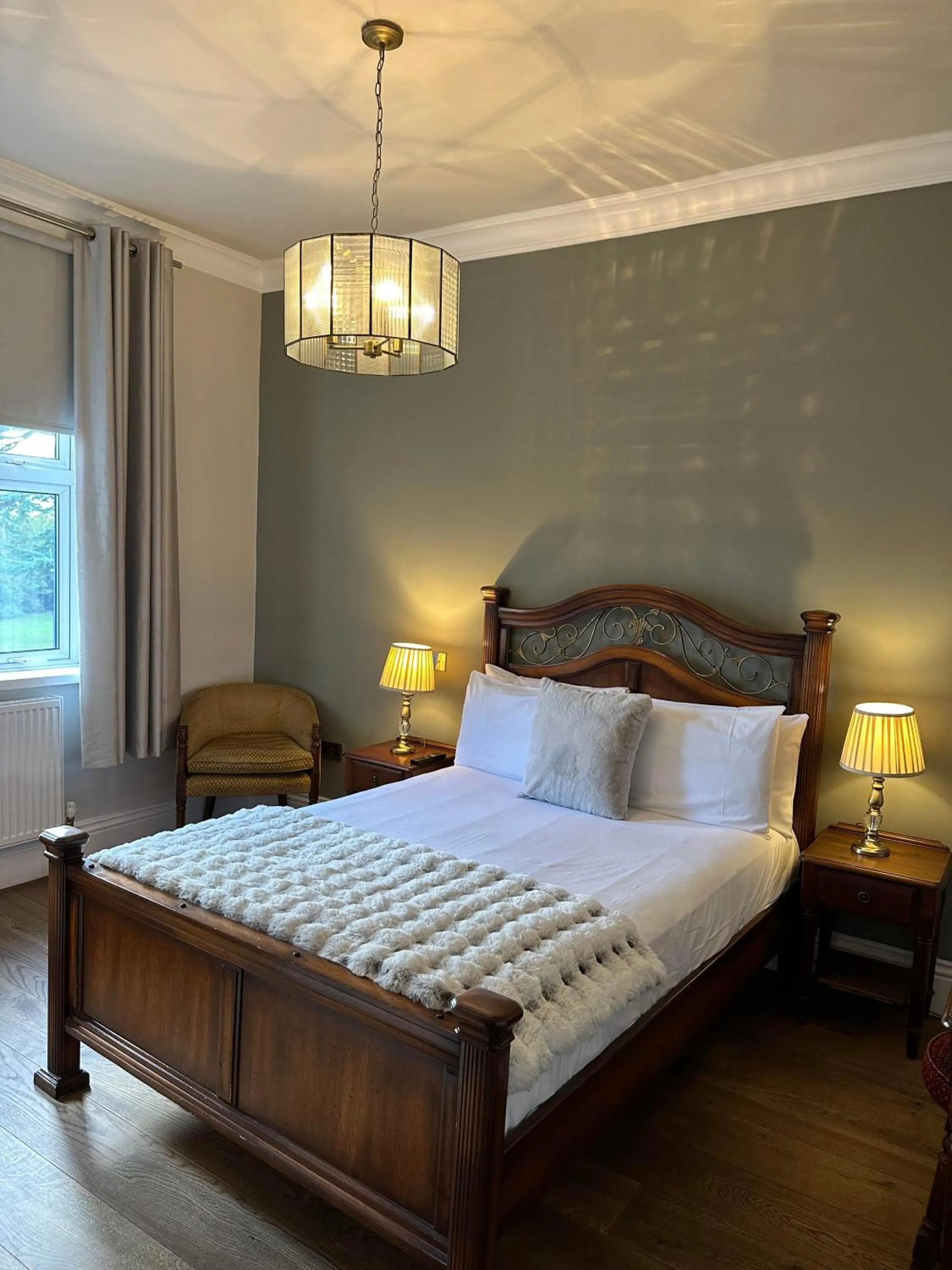 Bedroom, Bed in The Manor at Bickley