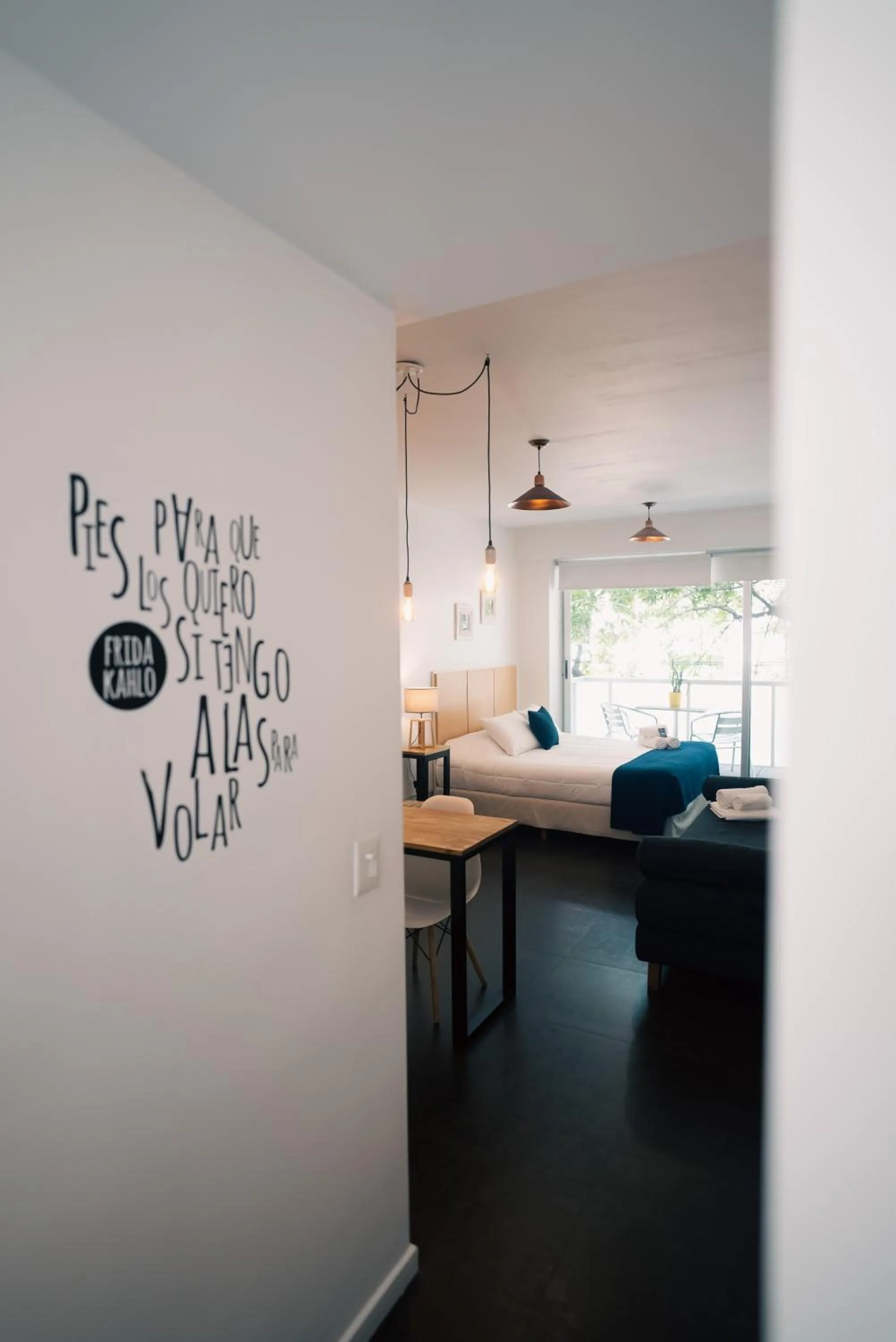 Photo of the whole room, Bed in Sucre Suites