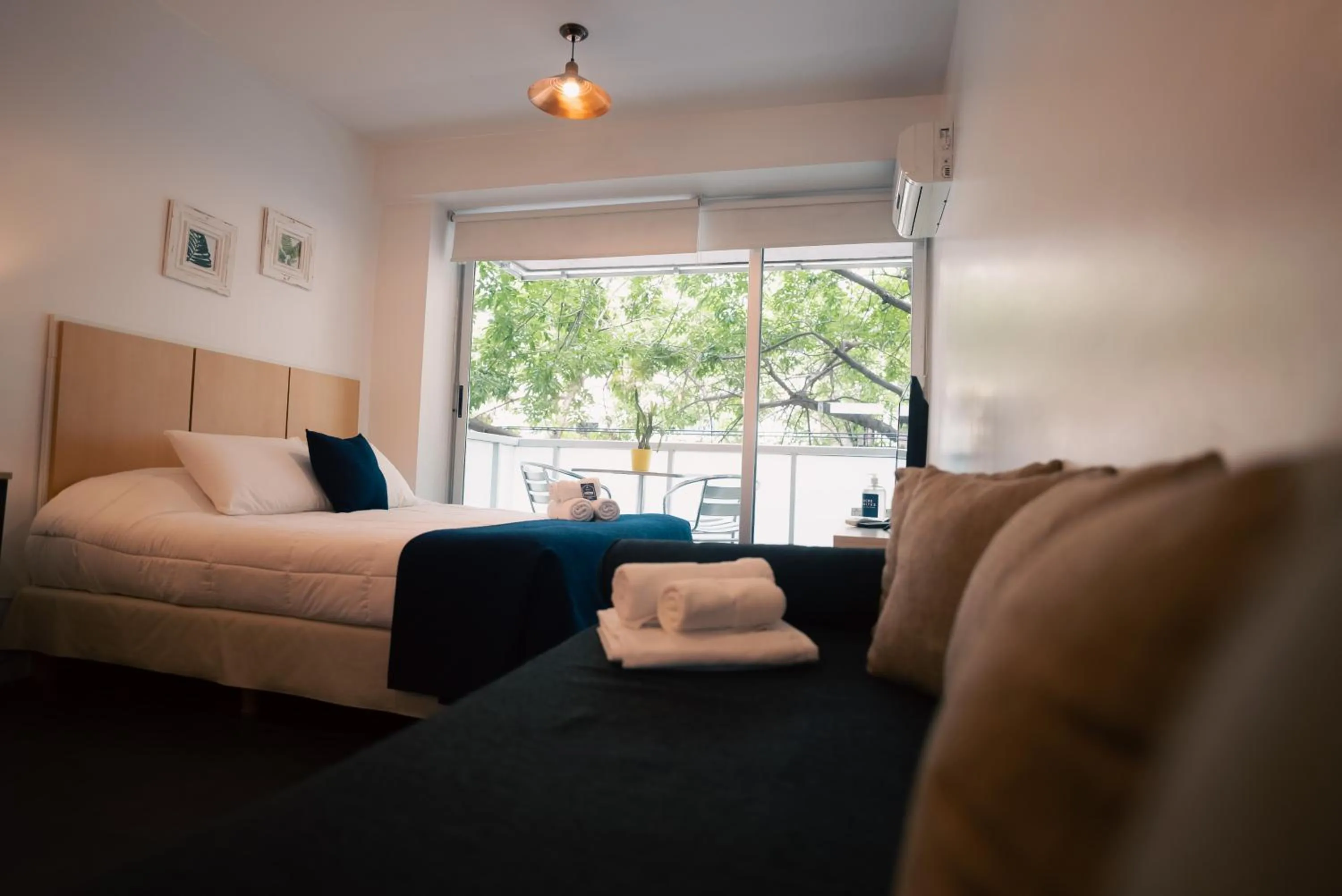 Photo of the whole room, Bed in Sucre Suites