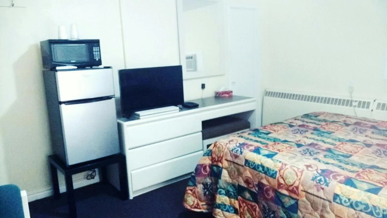 TV/Entertainment Center in Leisure Motel