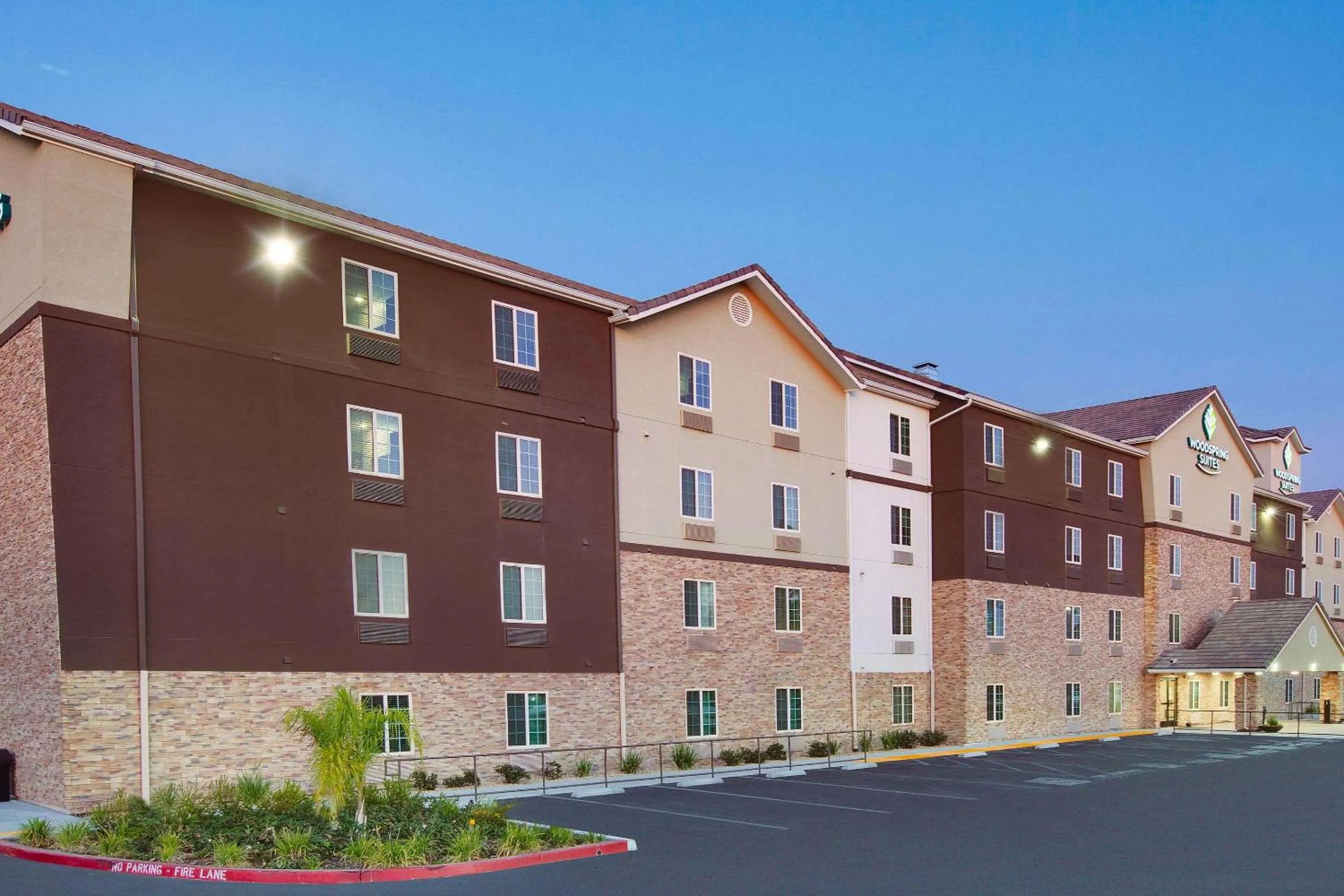Property building in WoodSpring Suites Bakersfield East