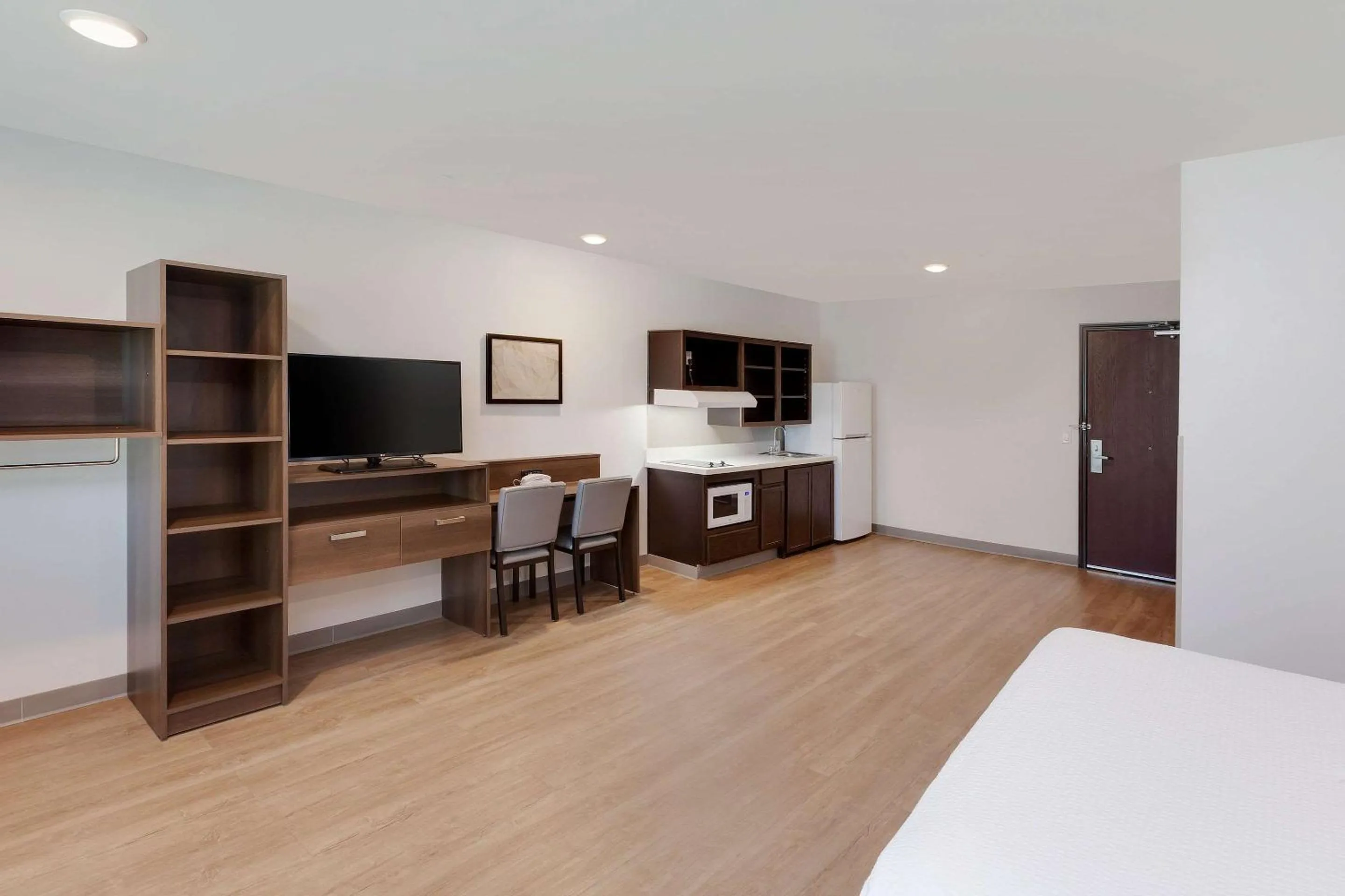 Photo of the whole room in WoodSpring Suites Bakersfield East