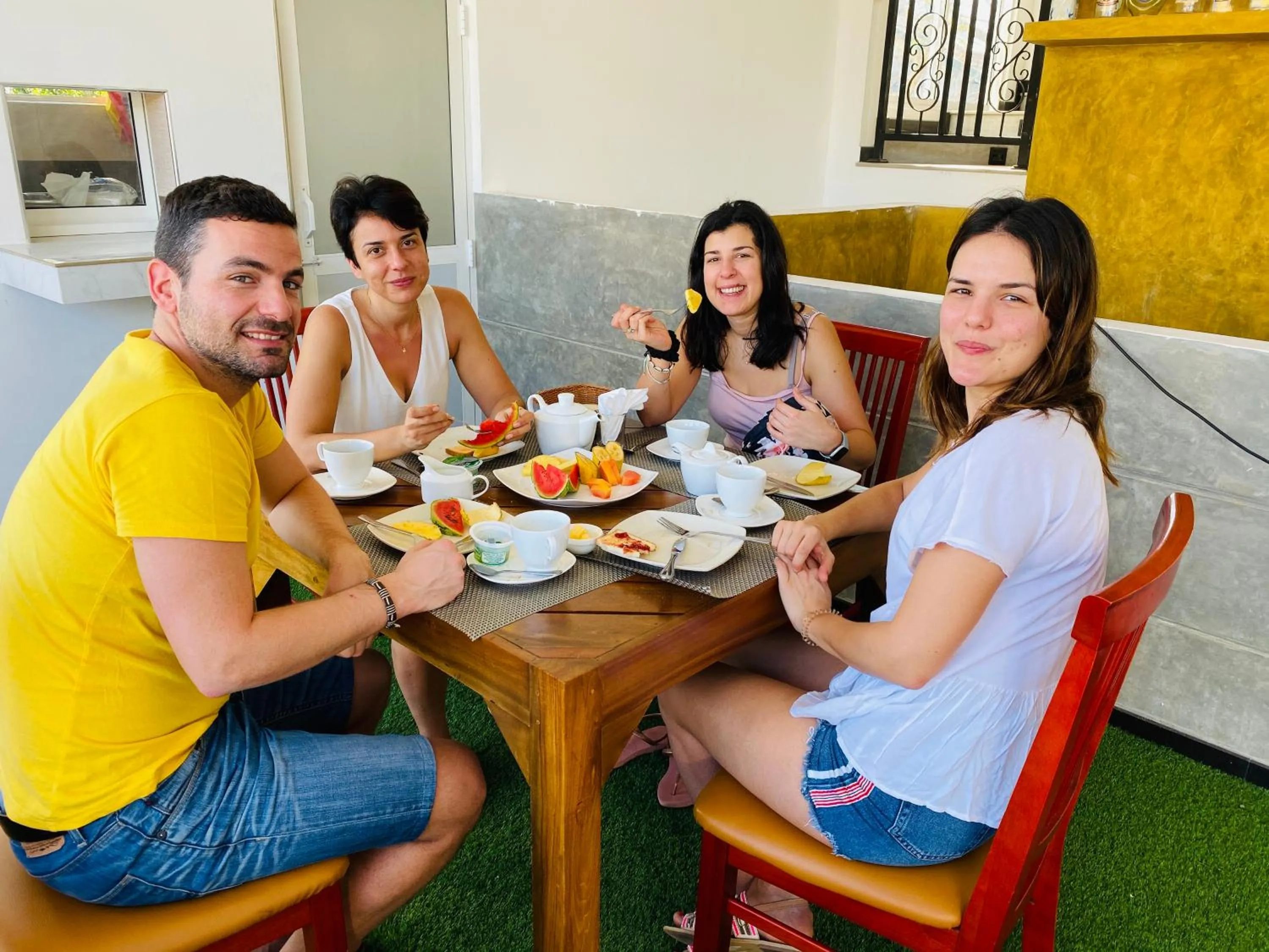 Restaurant/places to eat in St CLAIRE'S GREEN Negombo Hotel & Hostels