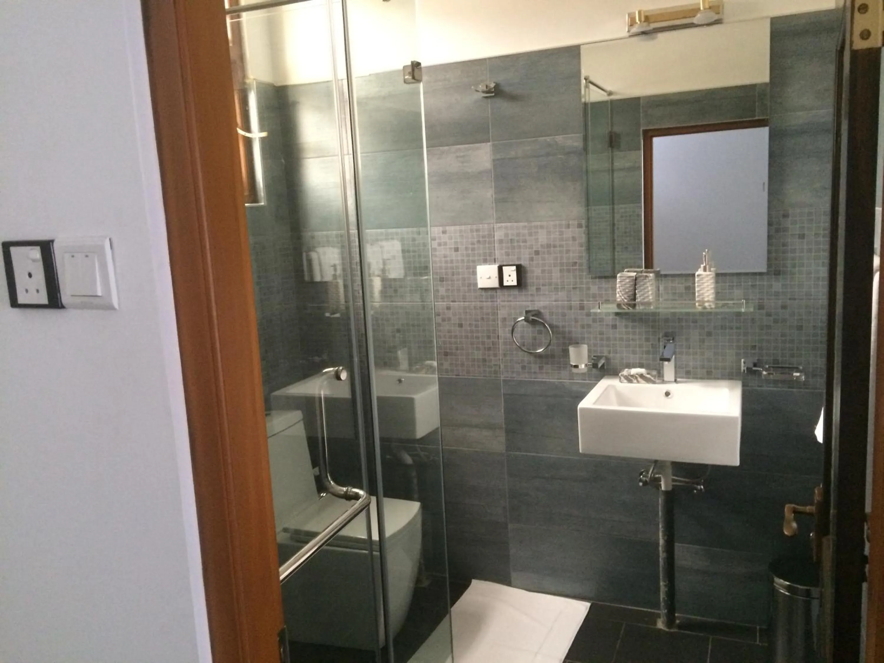 Bathroom in St CLAIRE'S GREEN Negombo Hotel & Hostels