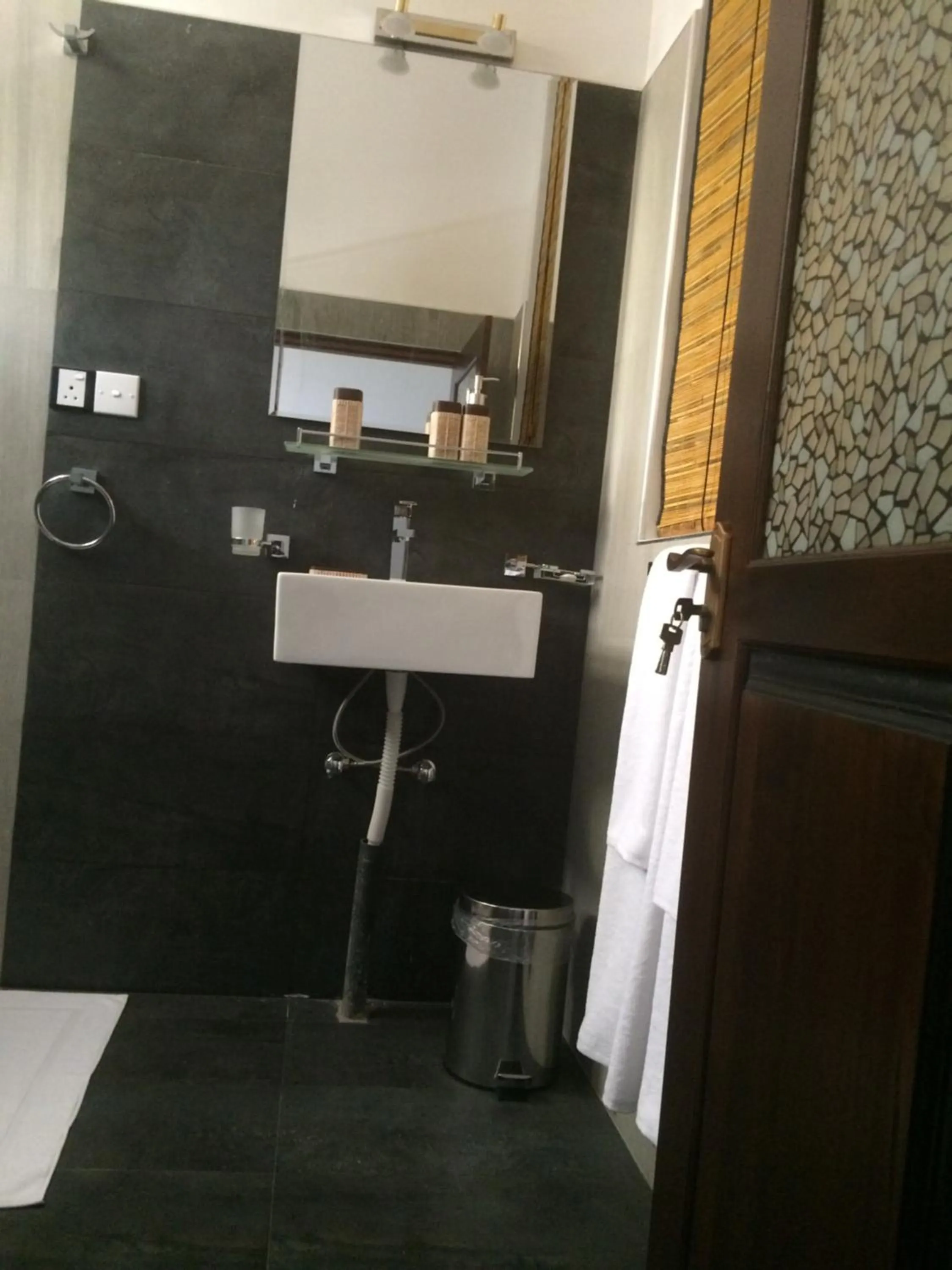 Bathroom in St CLAIRE'S GREEN Negombo Hotel & Hostels