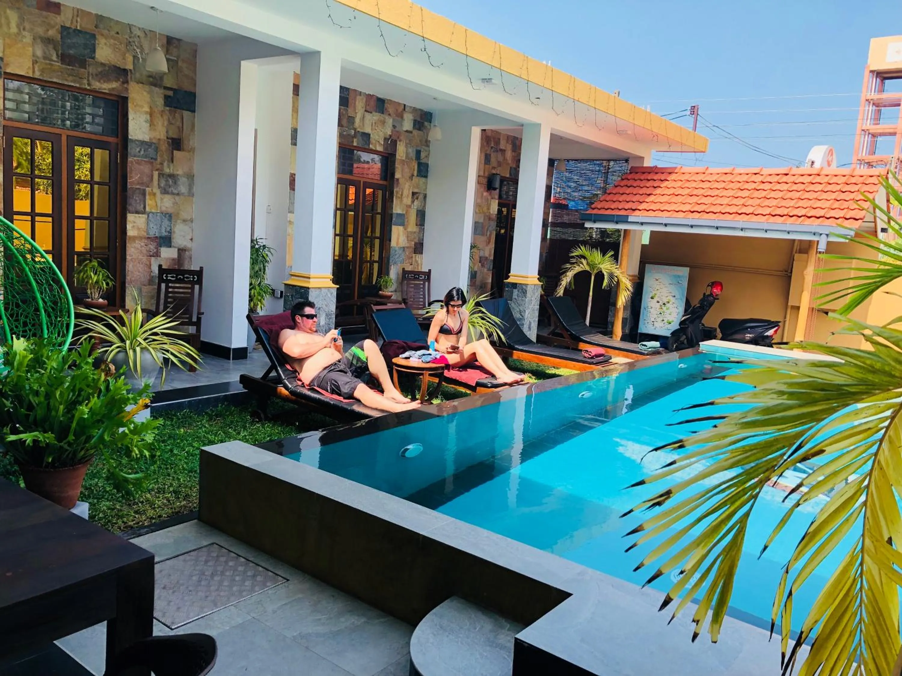 Swimming pool in St CLAIRE'S GREEN Negombo Hotel & Hostels