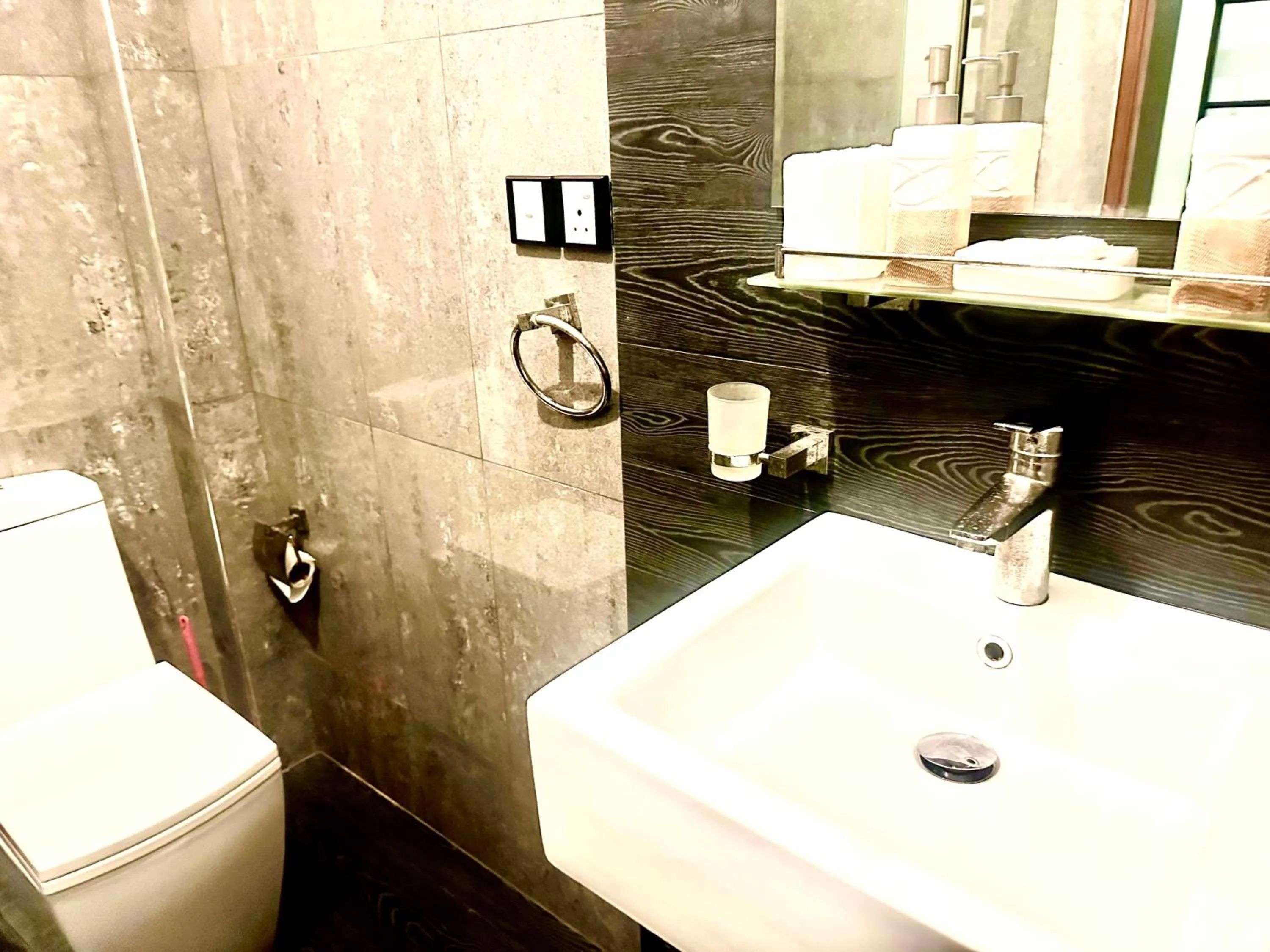 St CLAIRE'S GREEN Negombo Hotel & Hostels