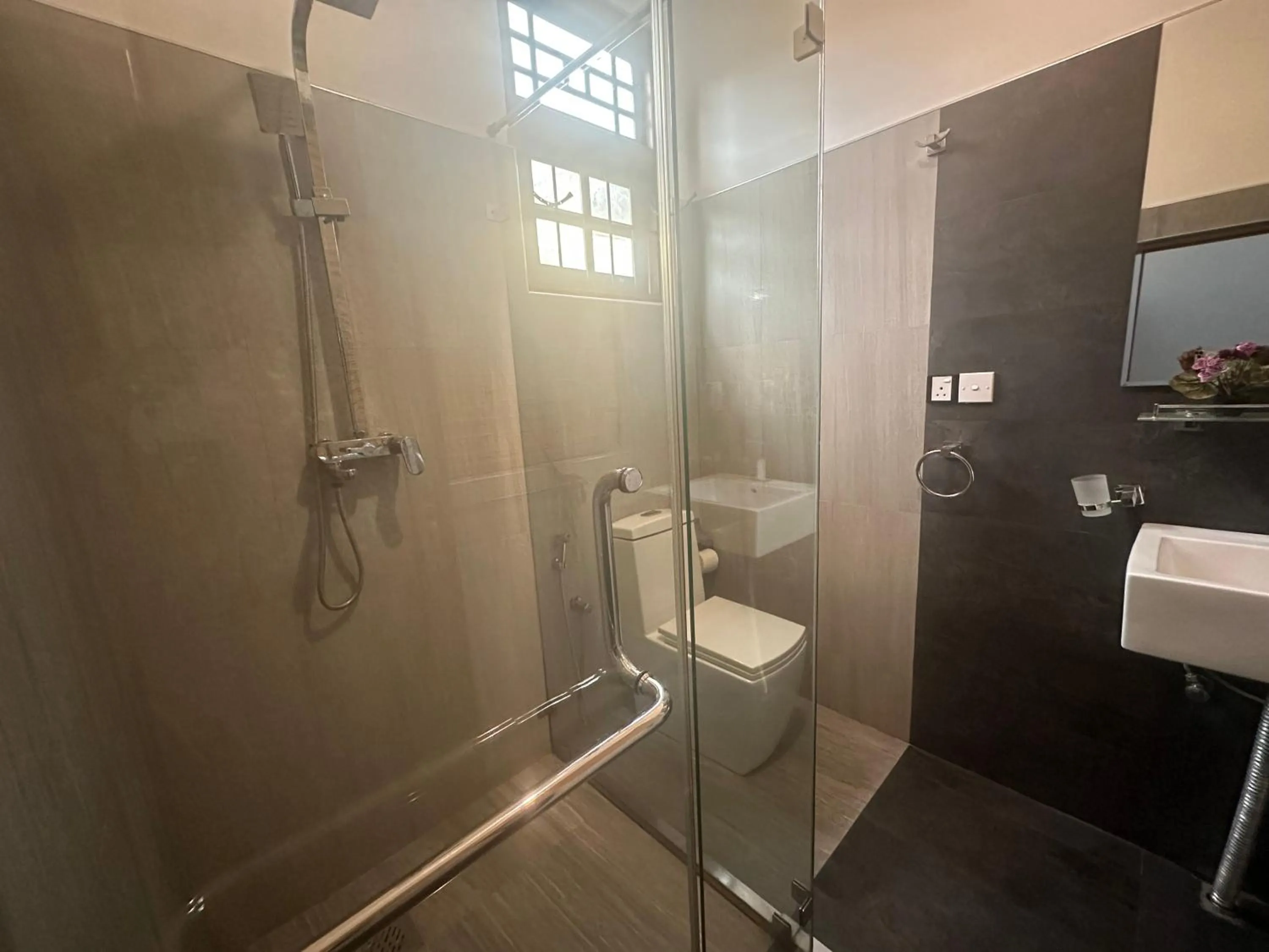 St CLAIRE'S GREEN Negombo Hotel & Hostels