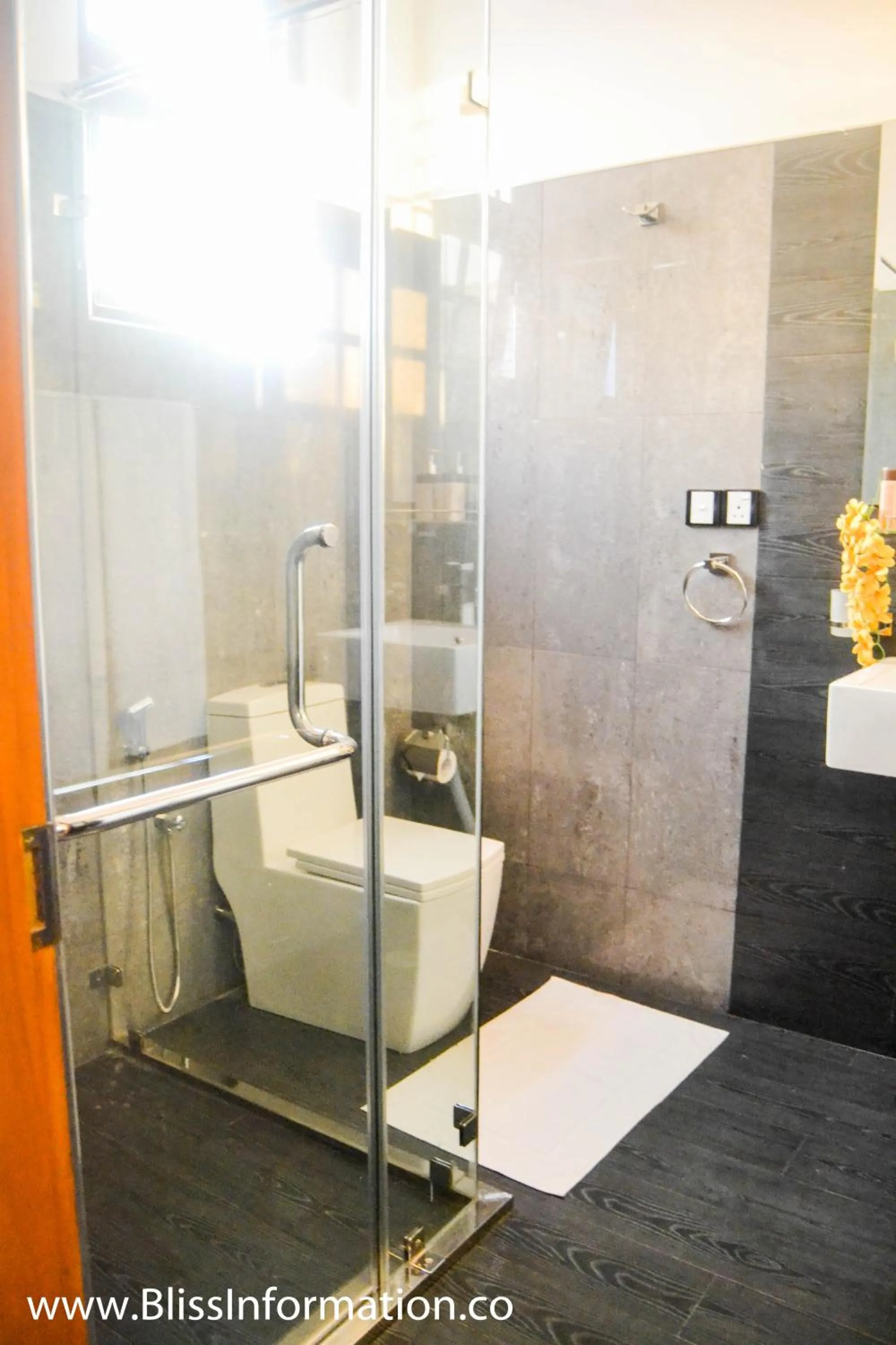 Bathroom in St CLAIRE'S GREEN Negombo Hotel & Hostels