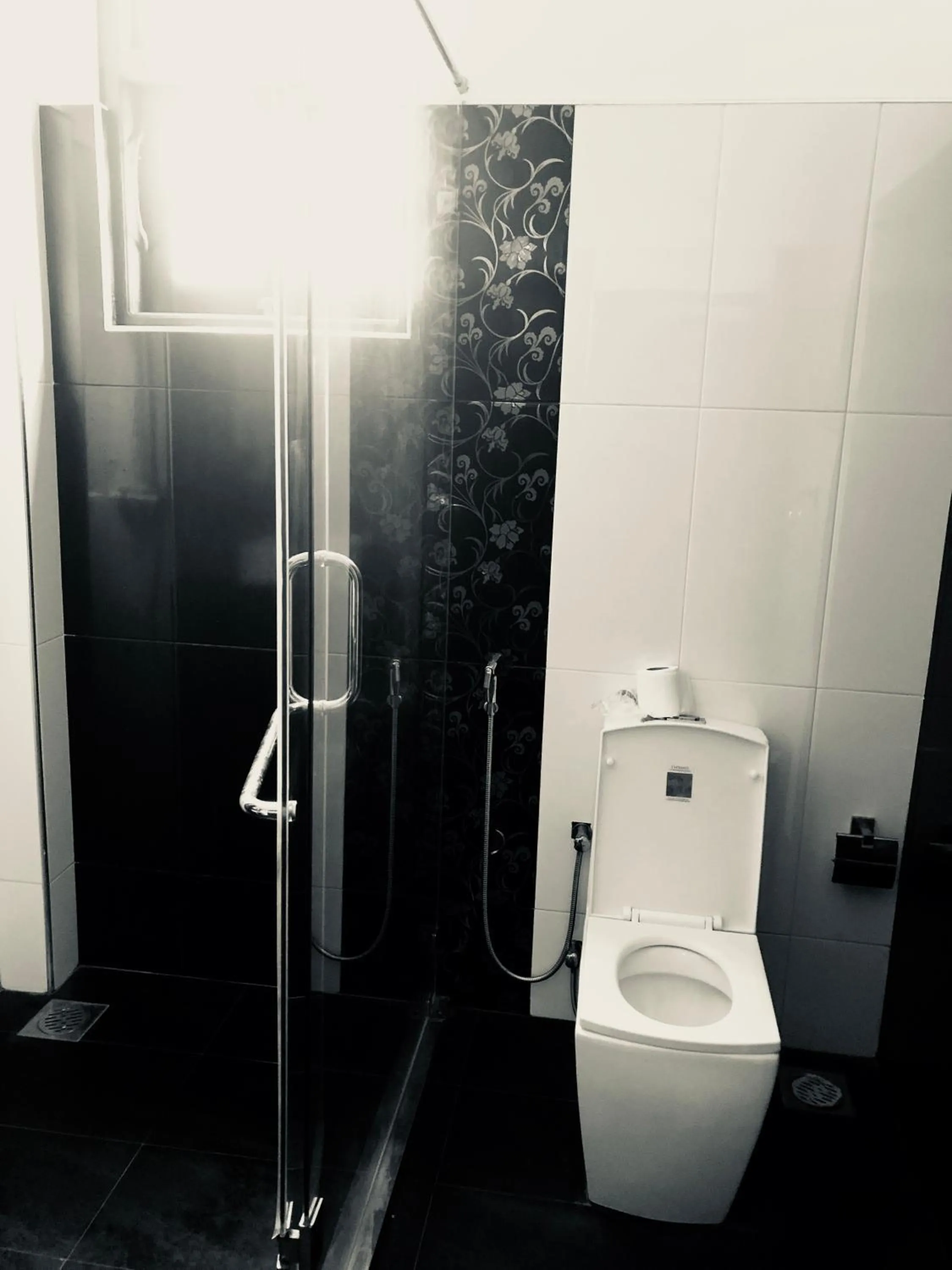 Bathroom in St CLAIRE'S GREEN Negombo Hotel & Hostels