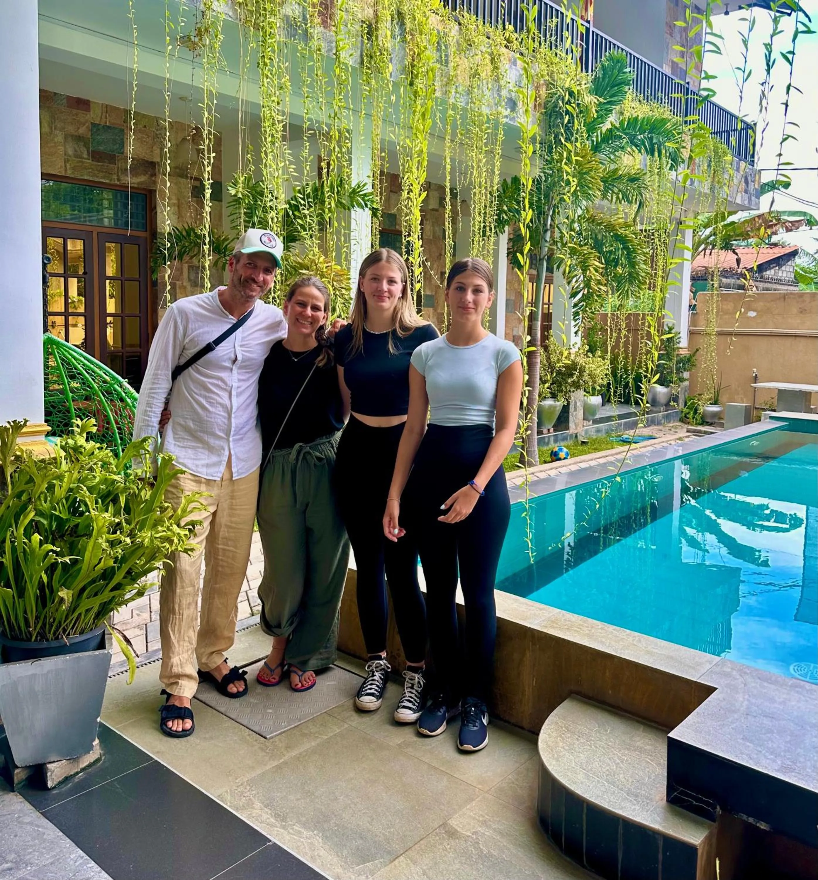 St CLAIRE'S GREEN Negombo Hotel & Hostels