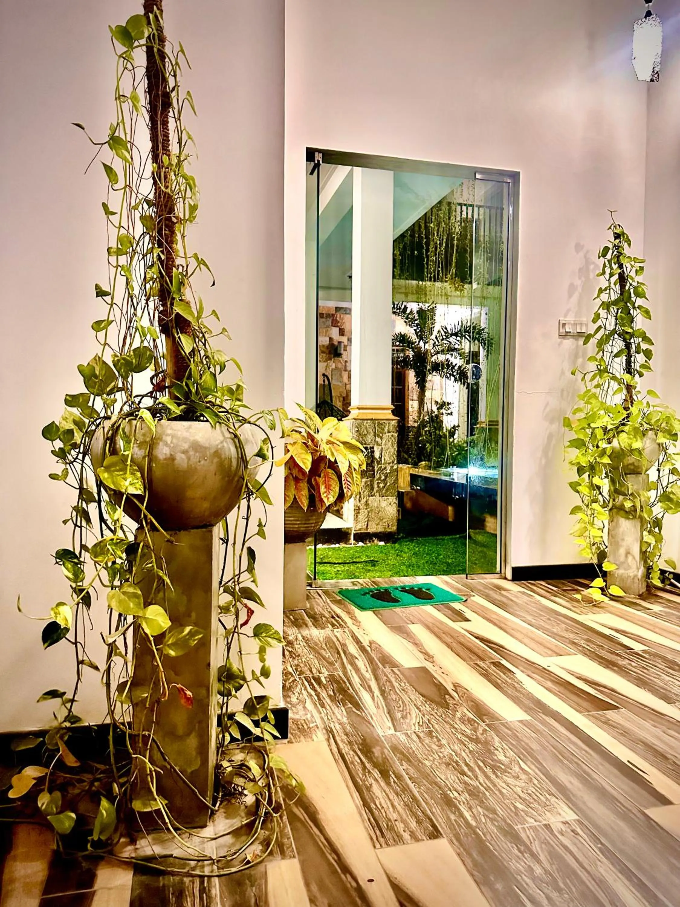 St CLAIRE'S GREEN Negombo Hotel & Hostels